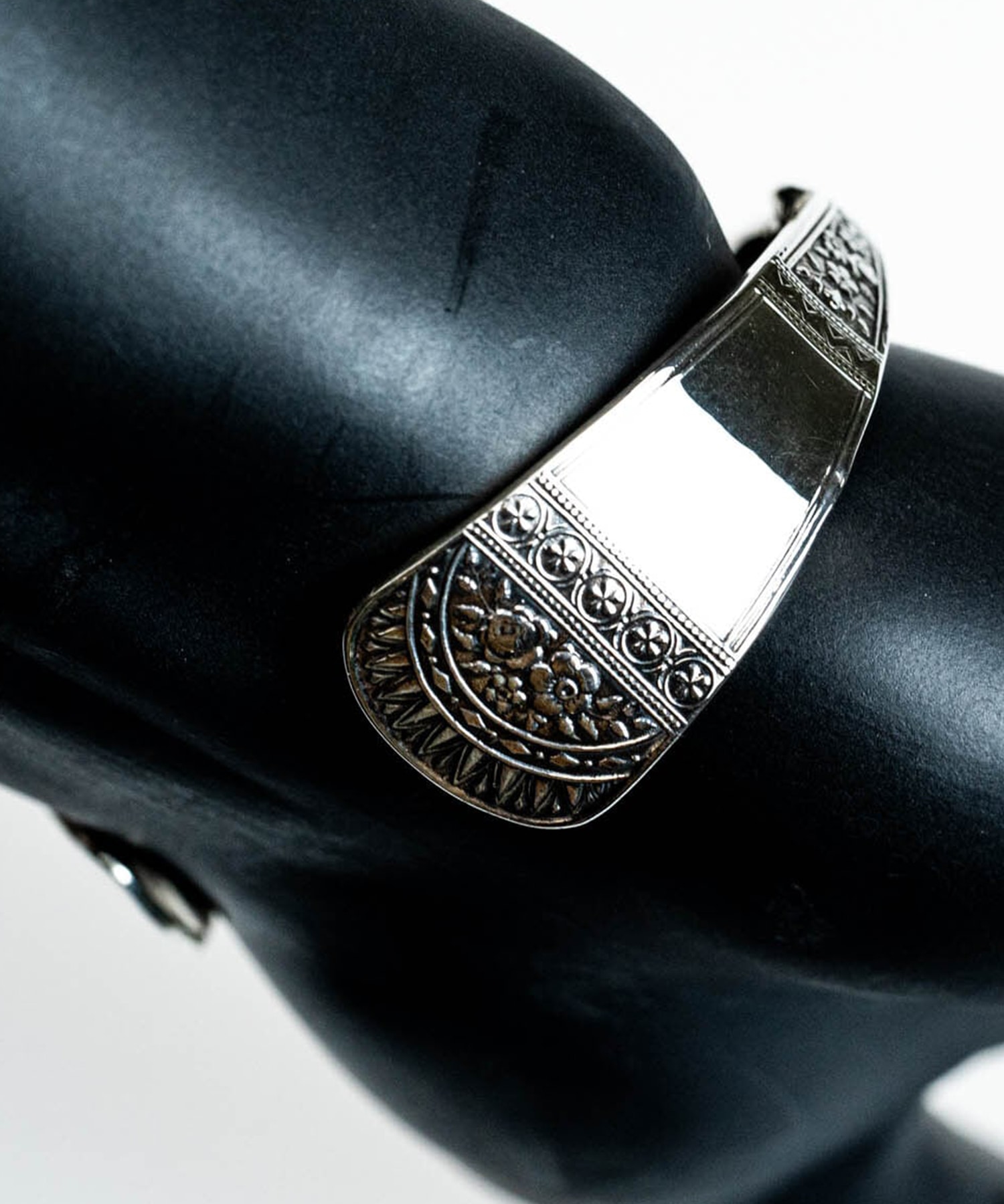 Cutlery Butter Knife　Bangle　(燻し仕上げ) WAKAN SILVER SMITH
