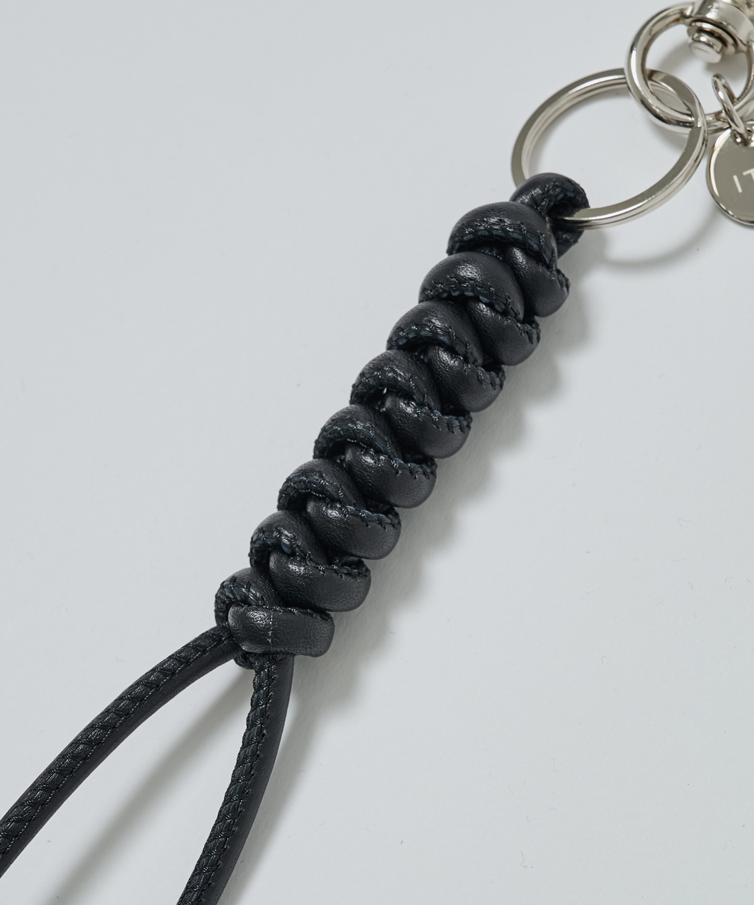 CRISTY SNAKEKNOT CHARM / STCOW ITTI