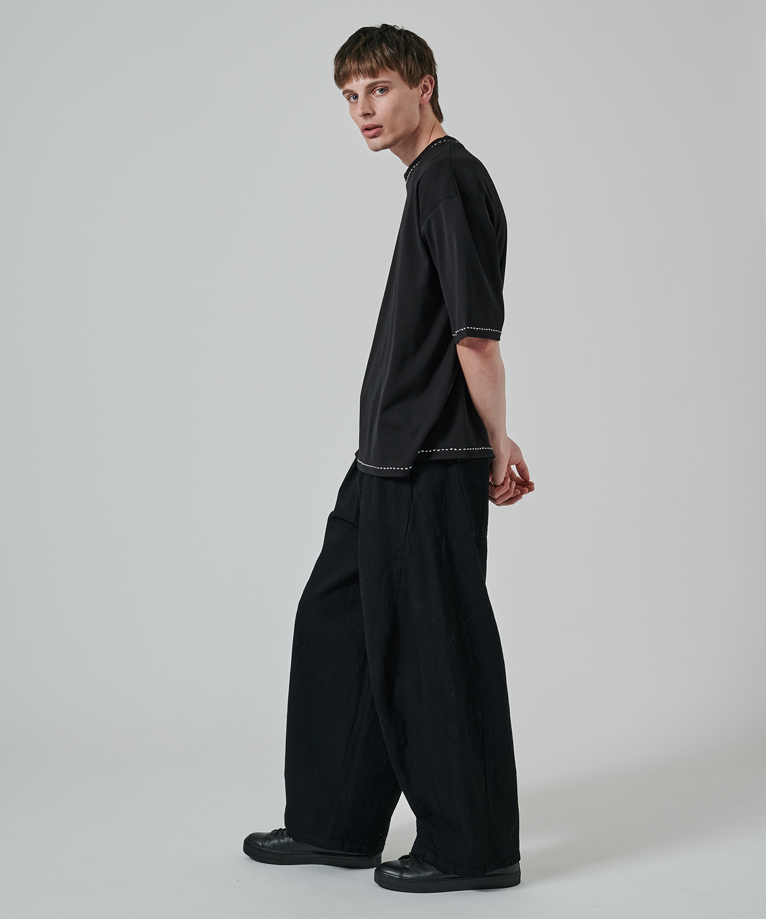 HAND STITCH TEE STUDIOUS