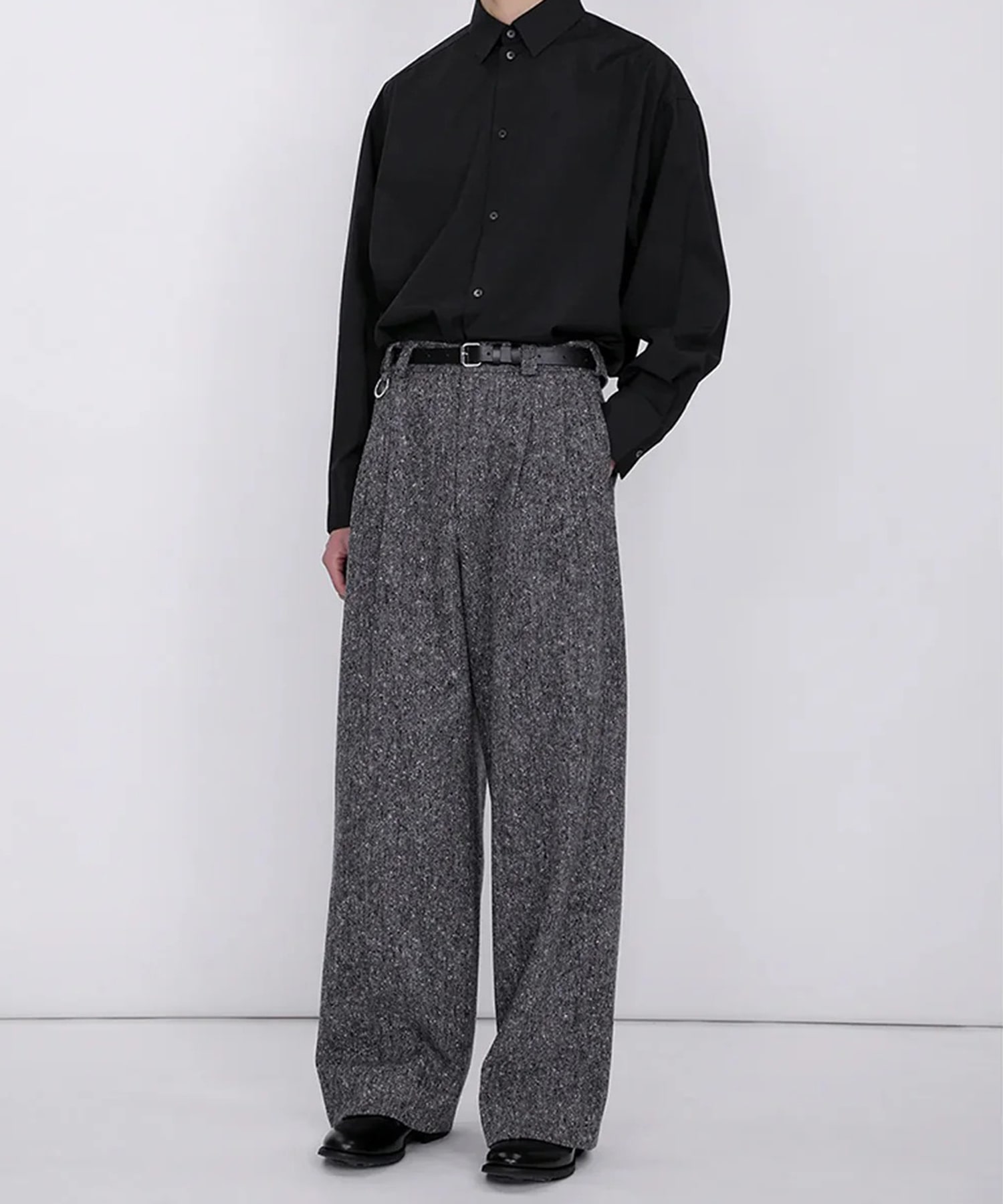 Extra Volumed Tapered Pants th products