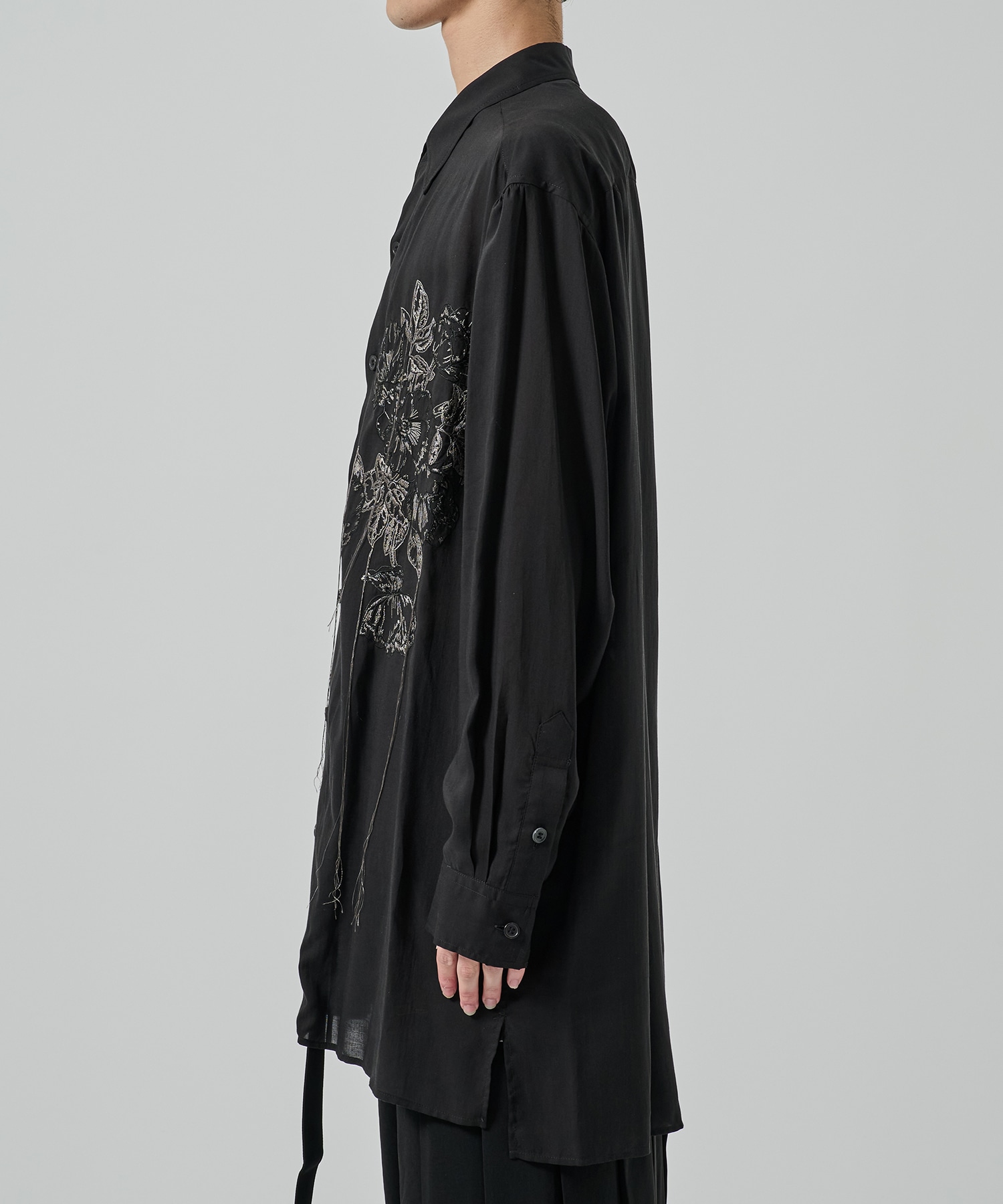 FLOWER STITCH SIDE GATHER SHIRT GroundY