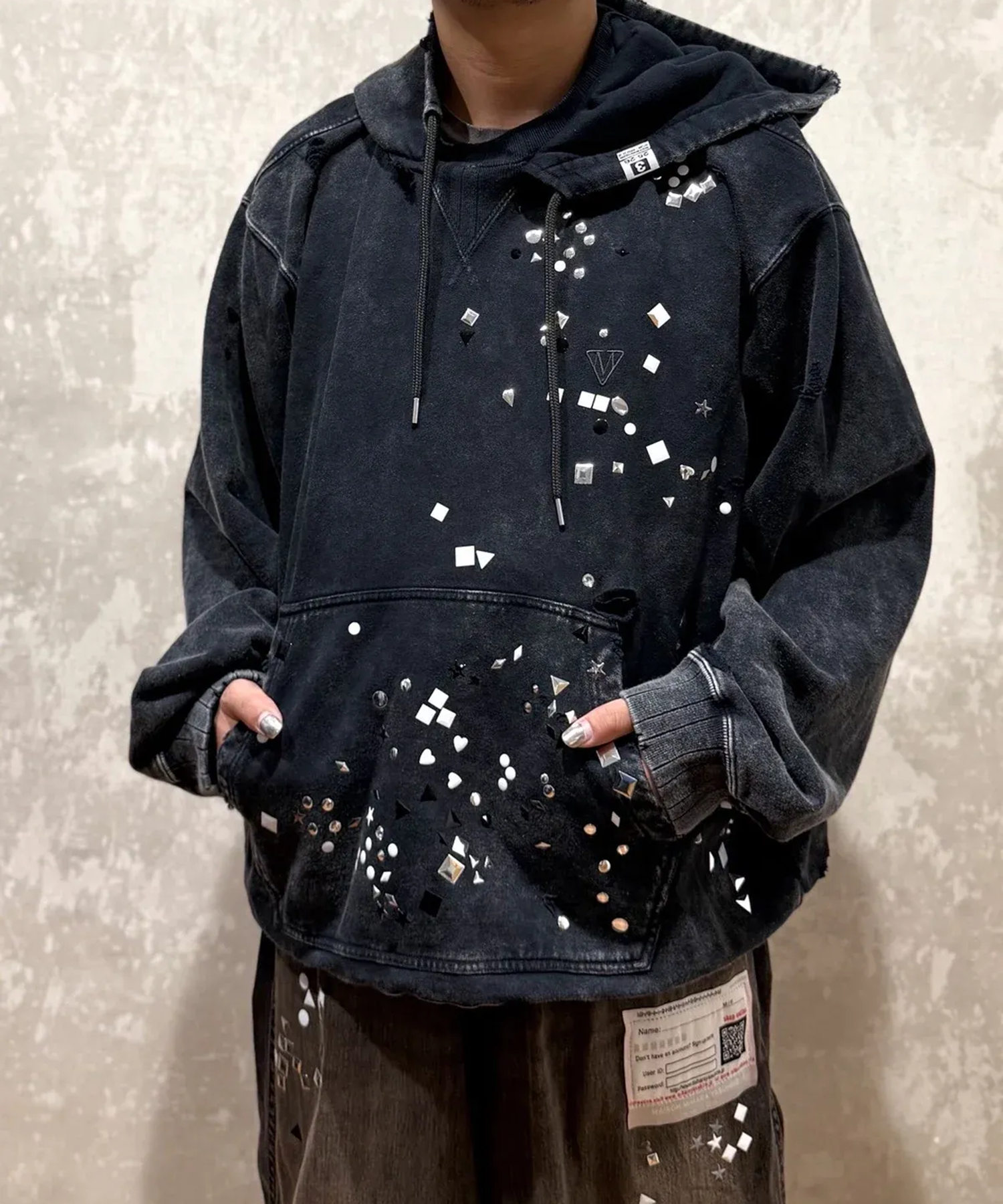EMBELLISHED BLEACHED HOODIE Maison MIHARA YASUHIRO