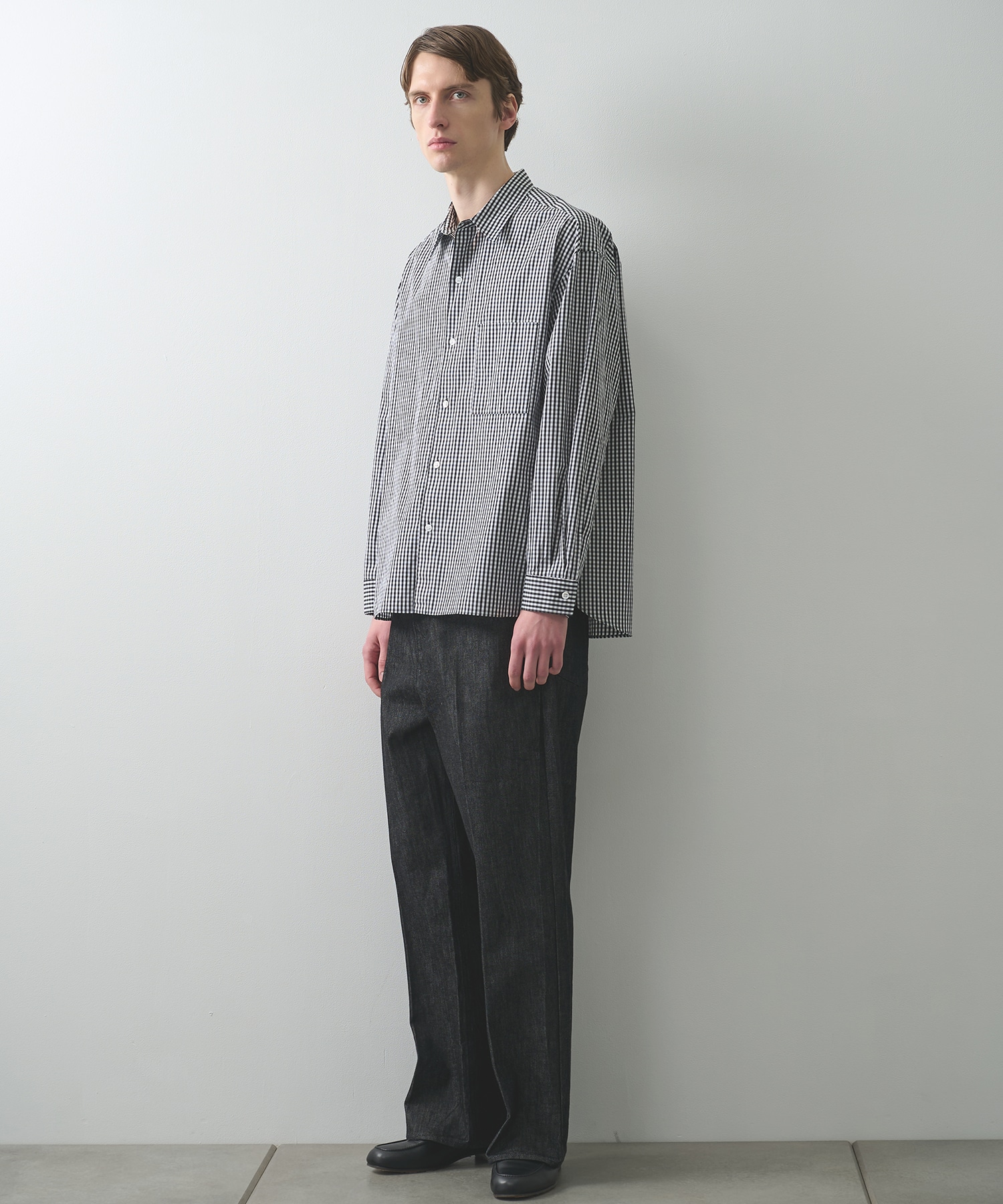 センタープレスが"消えない"デニム STUDIOUS