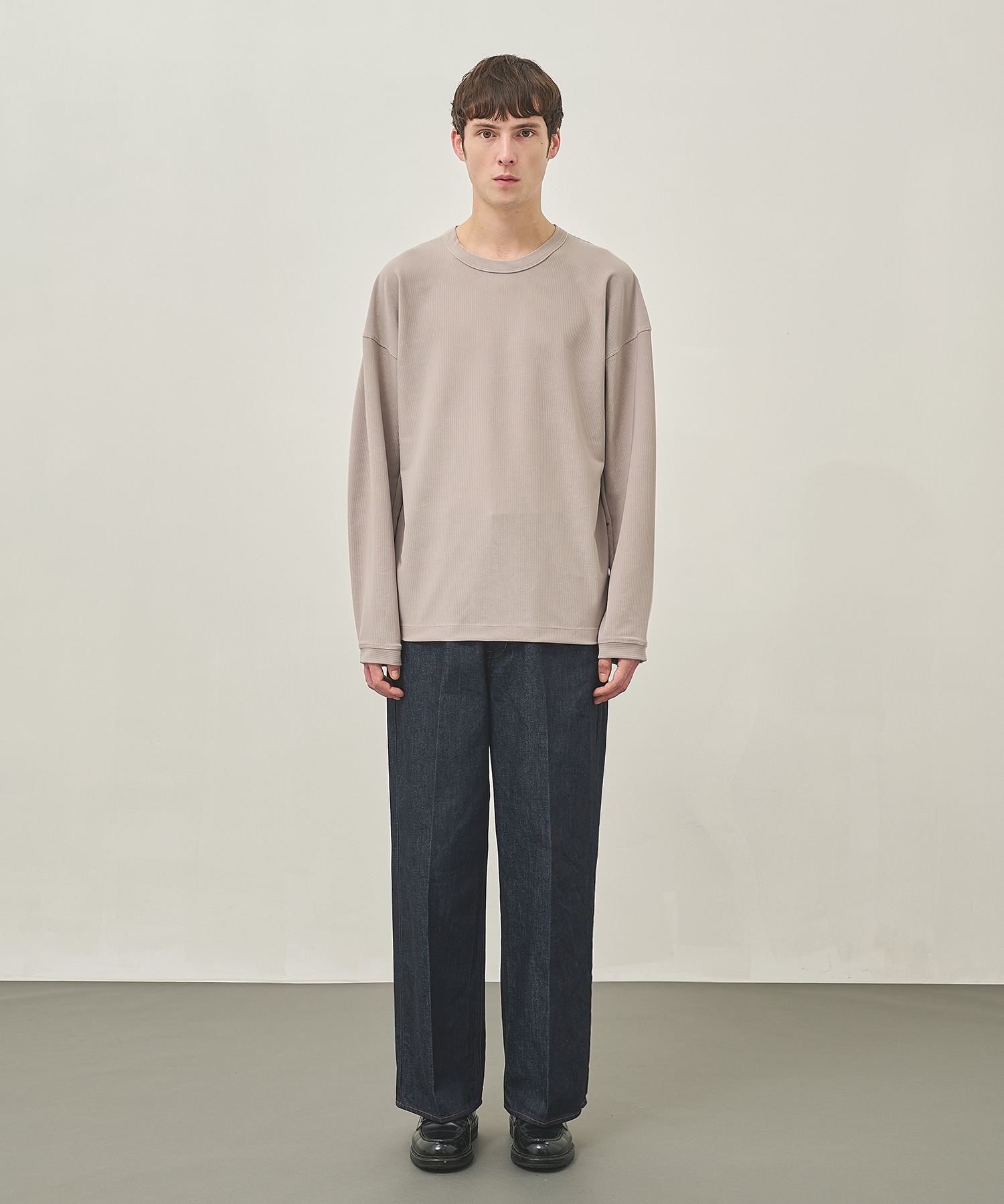 センタープレスが"消えない"デニム STUDIOUS