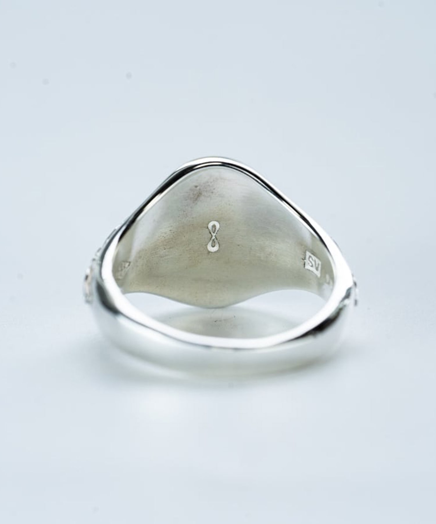 R-088 Oval signet ring olive (SV Eagle) WAKAN SILVER SMITH