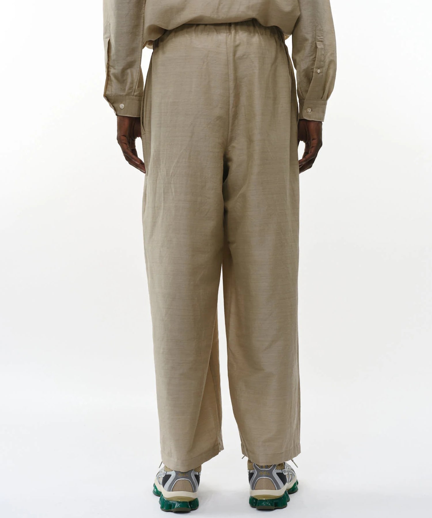 ウールシルクフェザークロス / ワイドシリンダーフィットイージーパンツ 