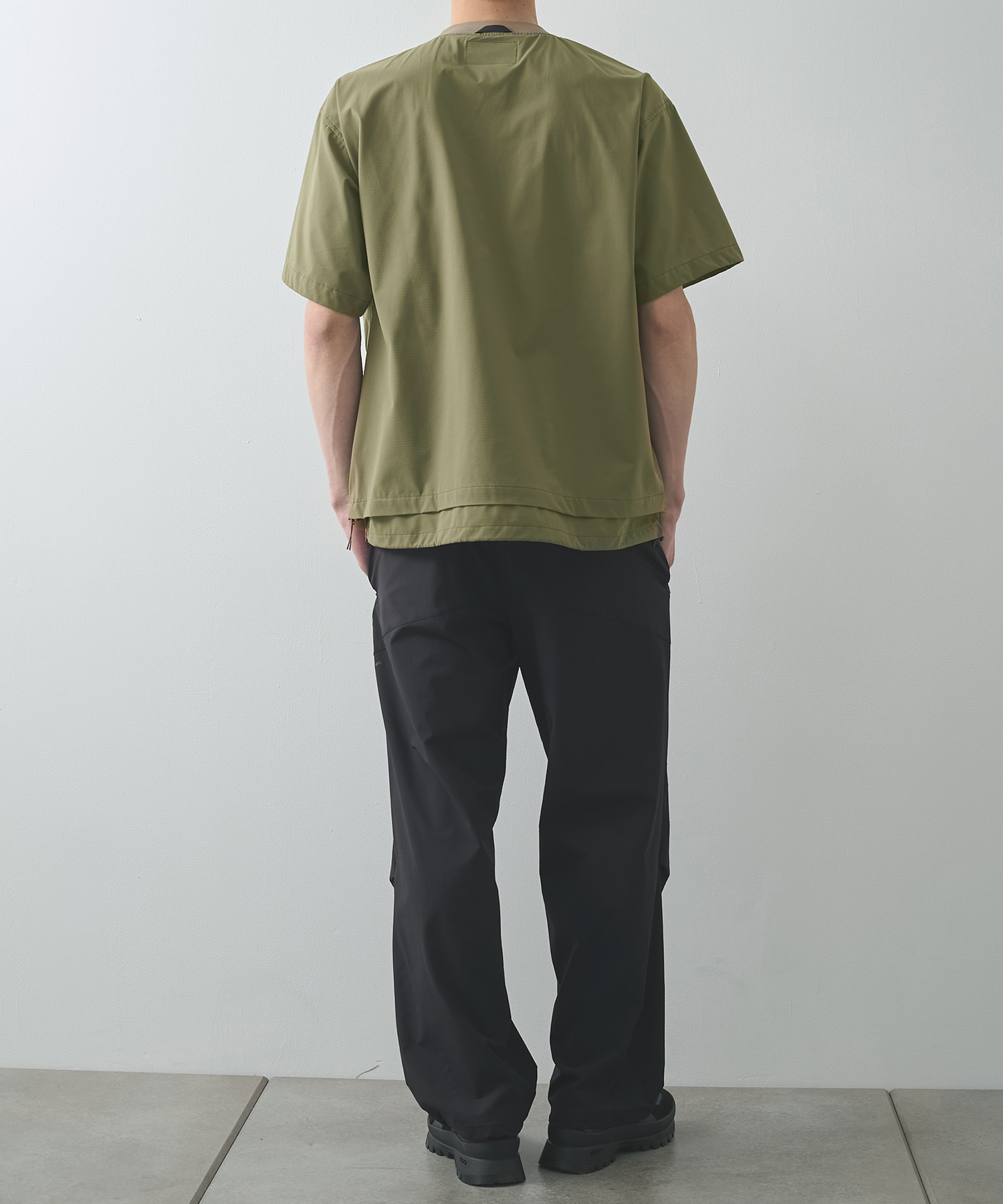 THE DEFORMED S/S PULLOVER WITH UTILITY POCKETS POLIQUANT