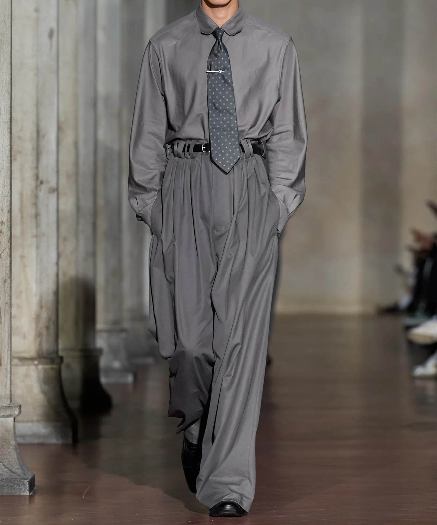 EIGHT TUCK HIGH WEST TROUSERS SOSHIOTSUKI