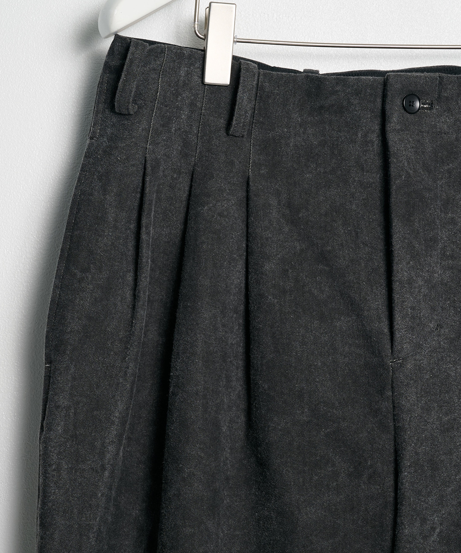 3 Tucks Tapered Pants AXIS