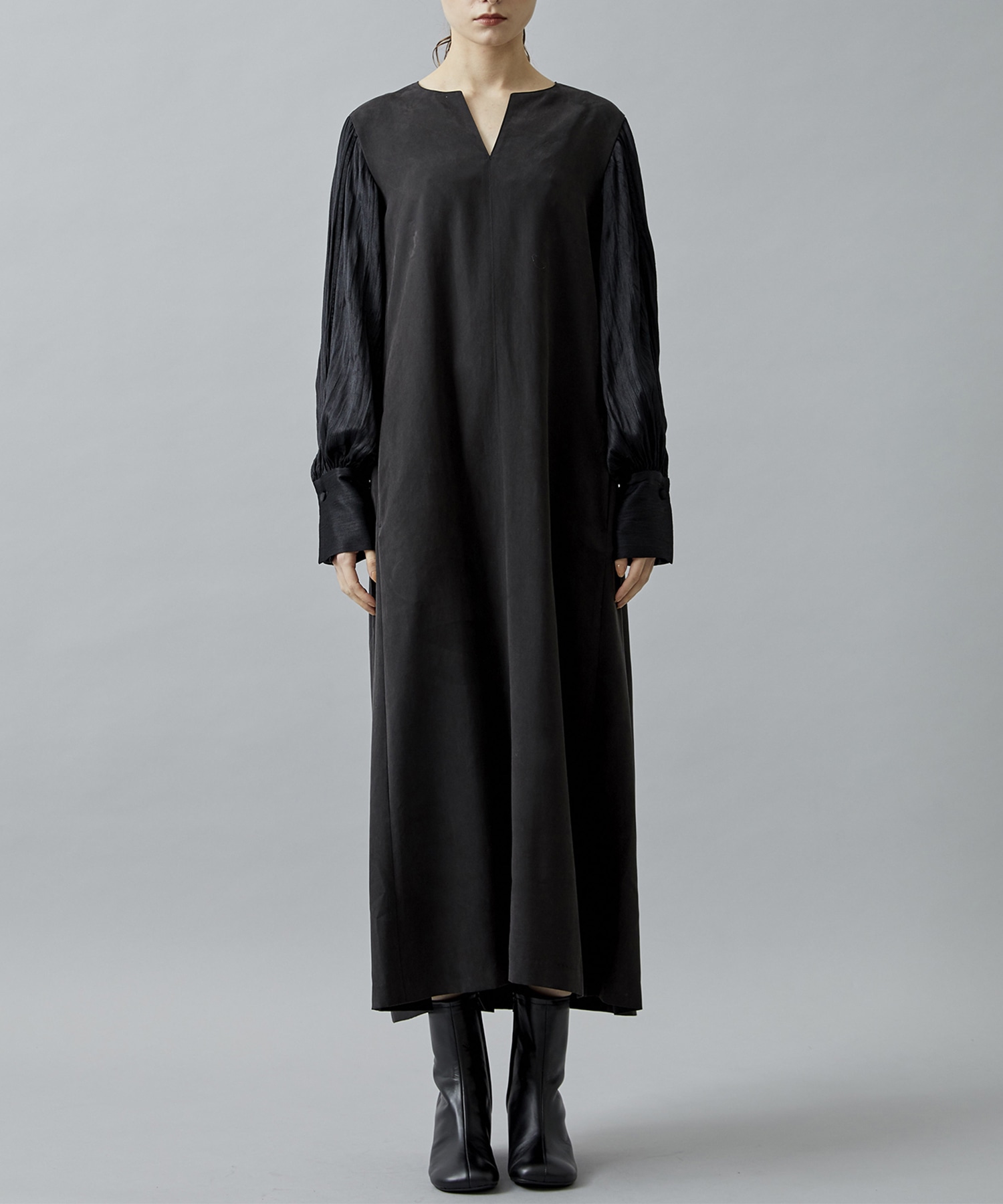 別注slit sleeve dress｜STUDIOUS