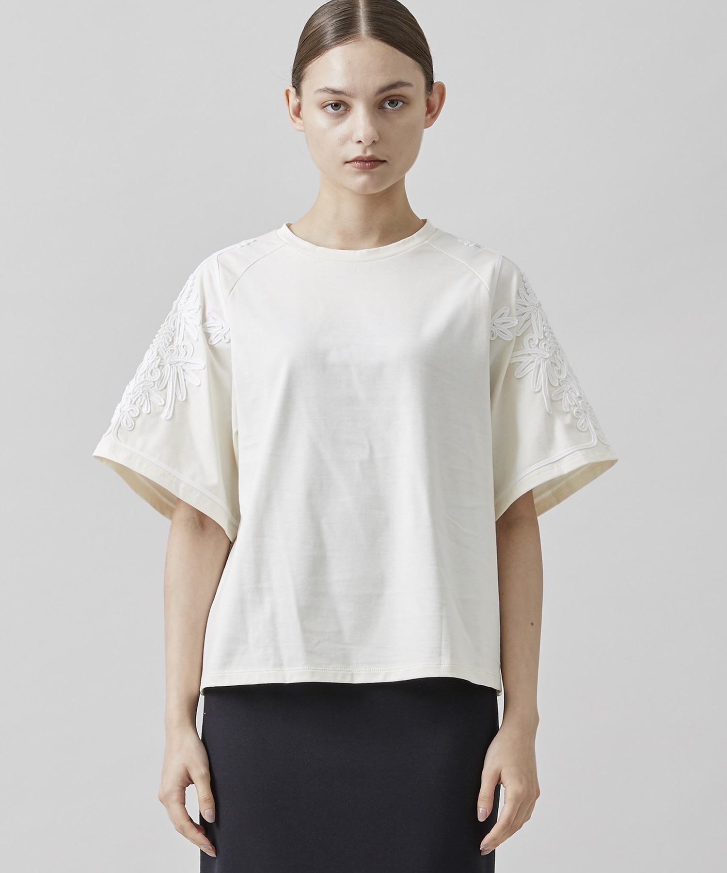 別注〉コードエンブロイダリーTEE(2 IVORY): LOKITHO: WOMENS