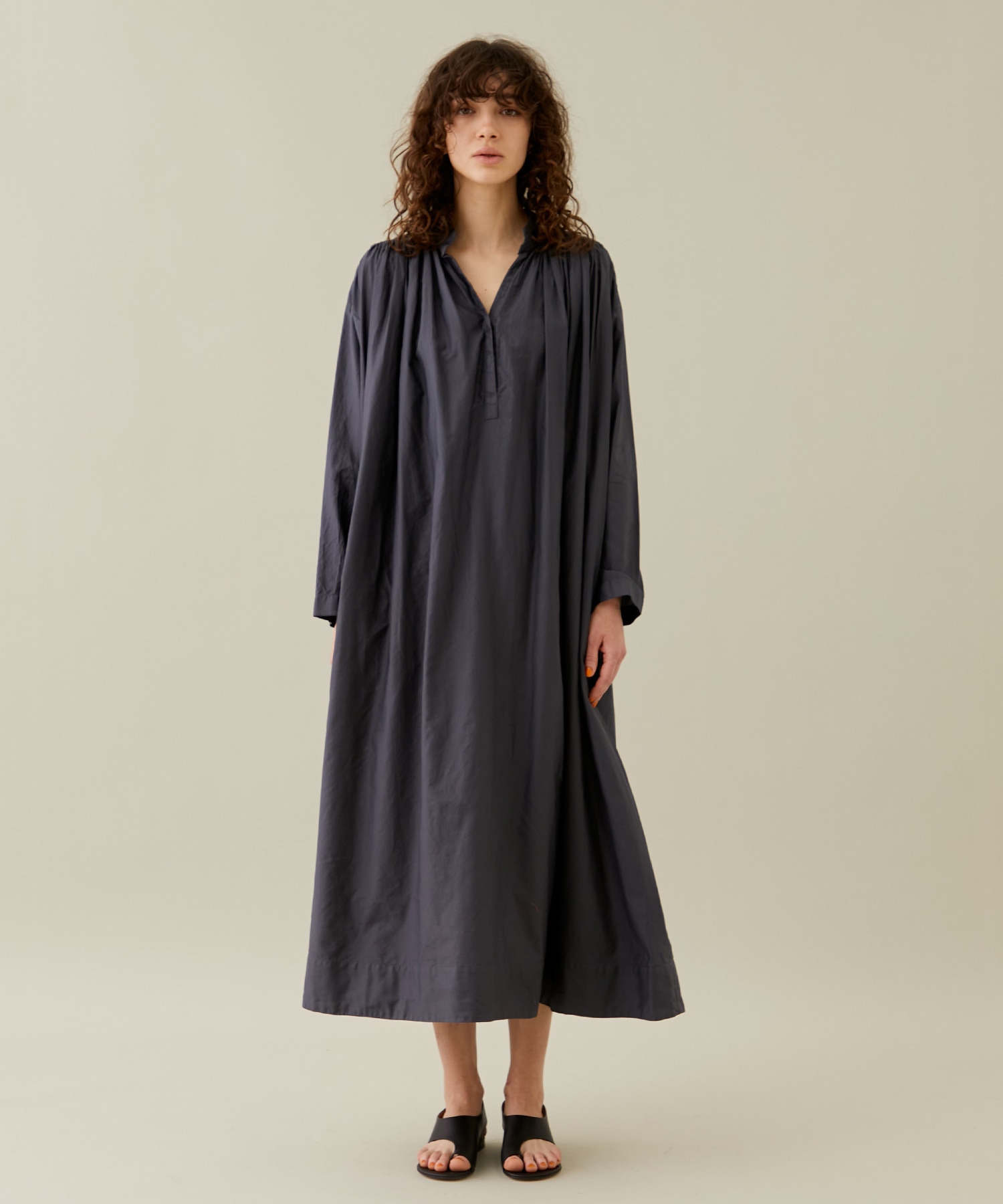 MICRO COTTON SATIN GHATHERD DRESS(1 DARK GREY): ATON: WOMENS