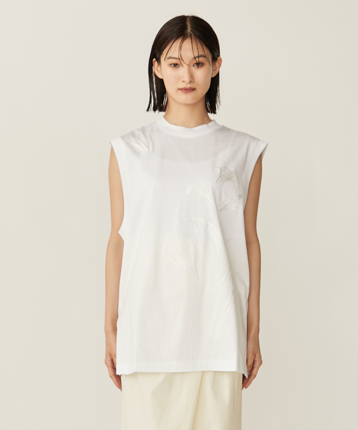 Suvin Cotton Jersey Emboridery Top(2 WHITE): Mame Kurogouchi