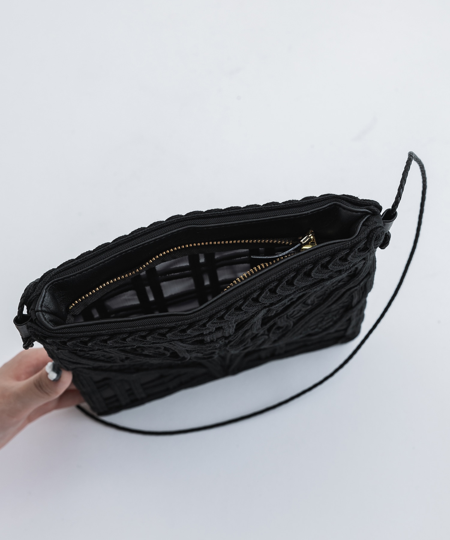 Cording Embroidery Pouch With Leather Strap(FREE BLACK): Mame