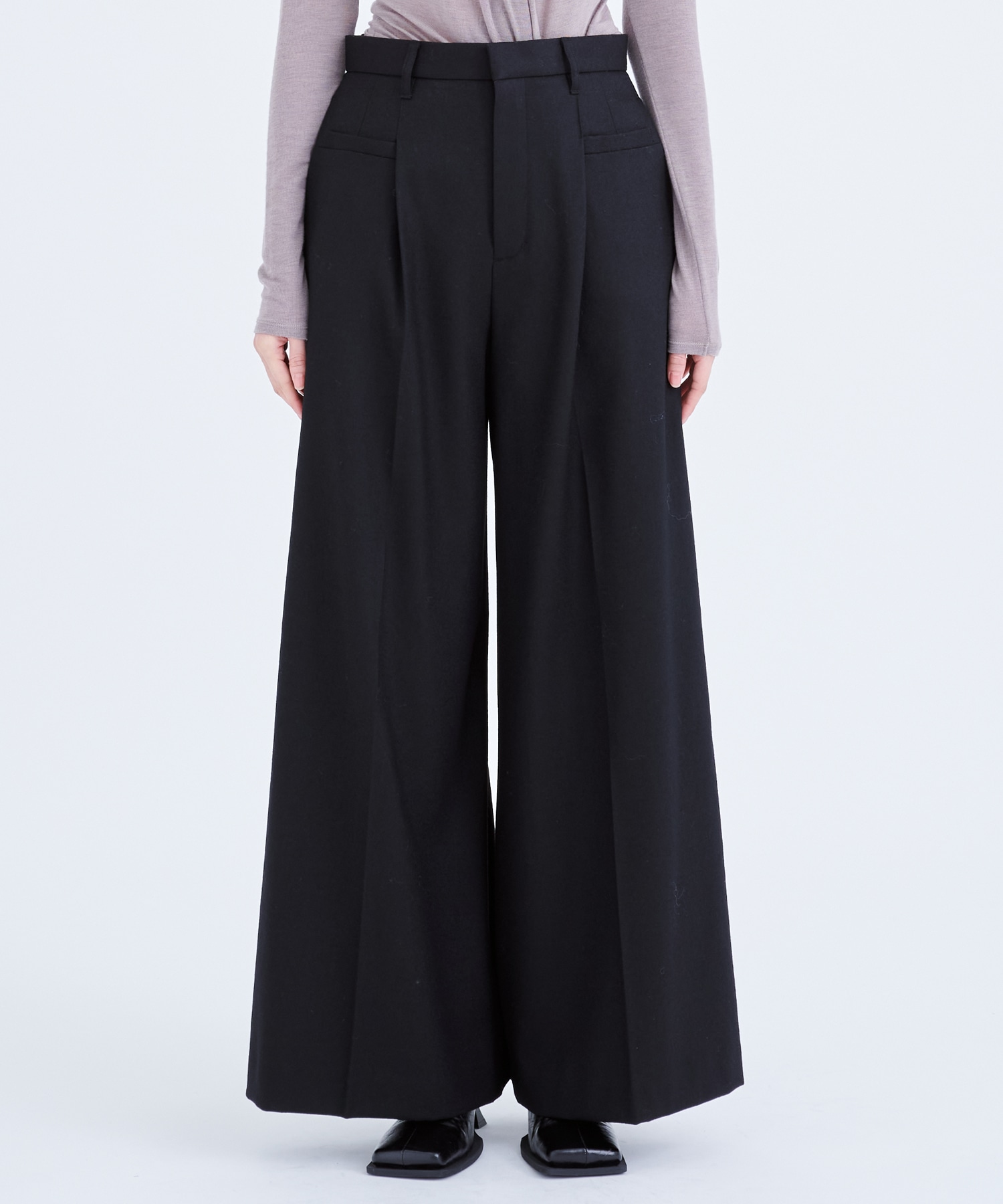 Terese wide tuck Pants BK AKIRANAKA
