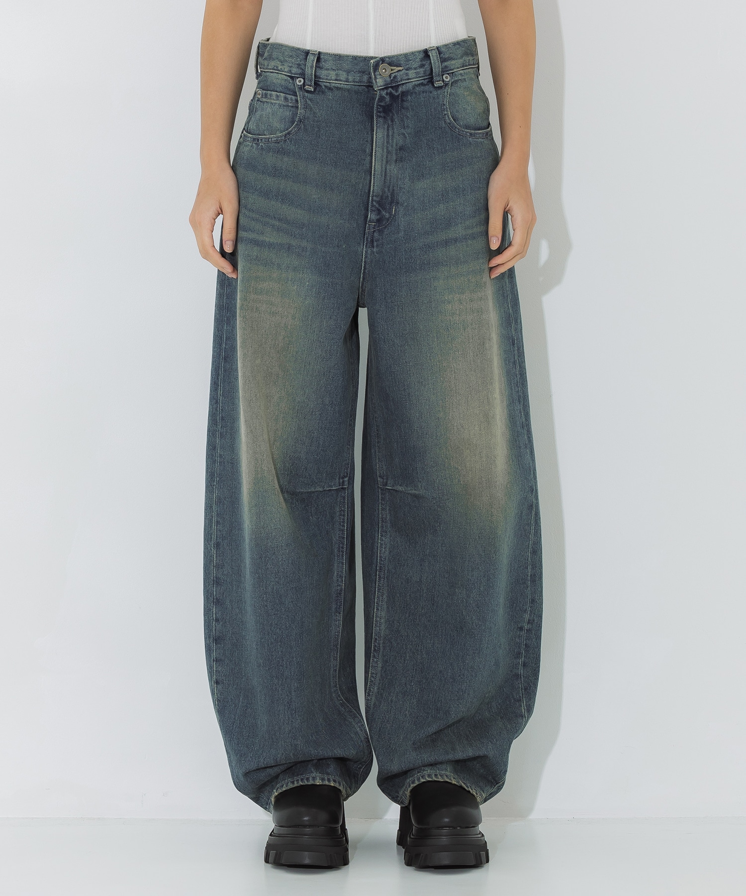 Barrel Leg Jeans STUDIOUS