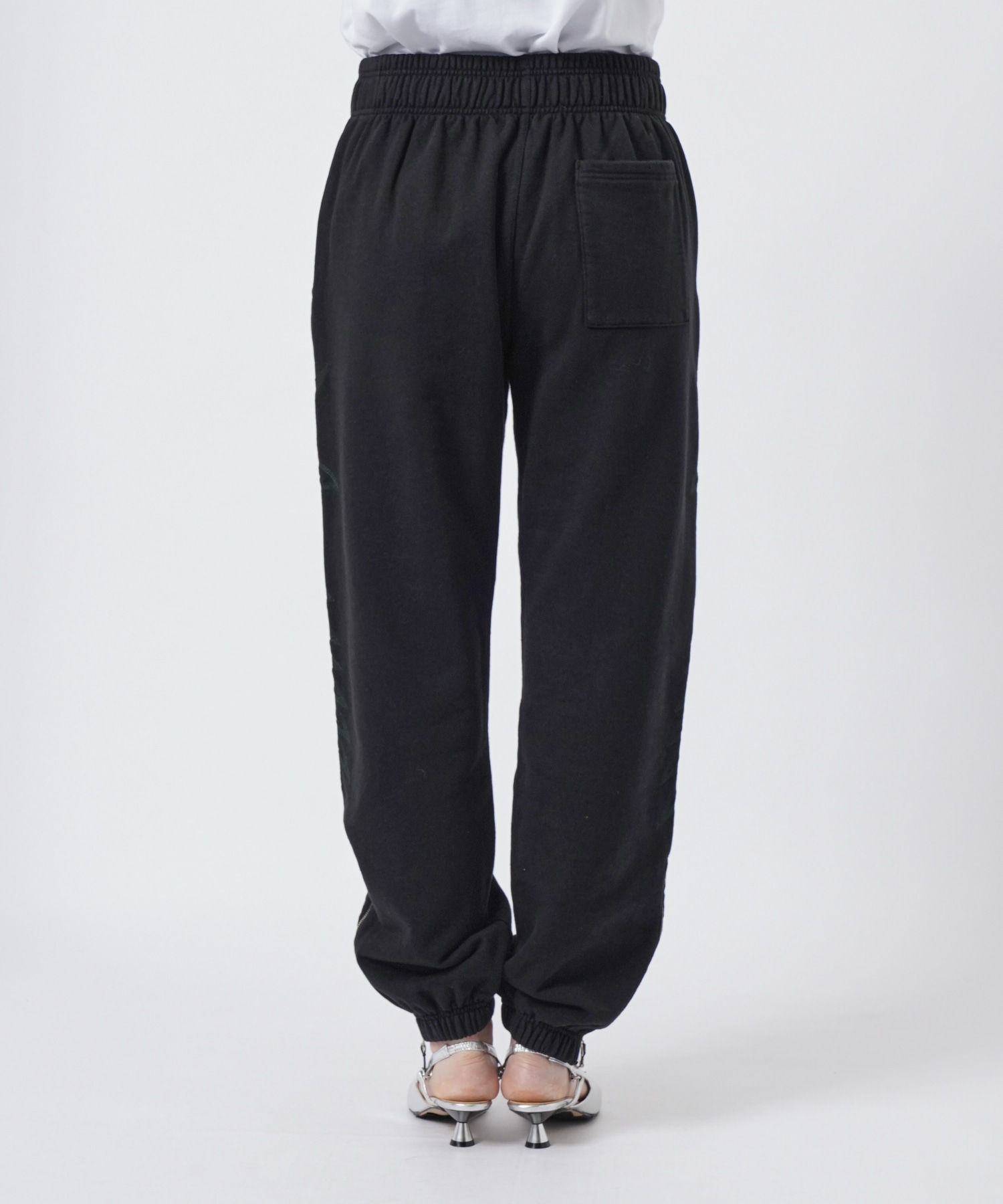 Embroidery sweat pants TOGA PULLA