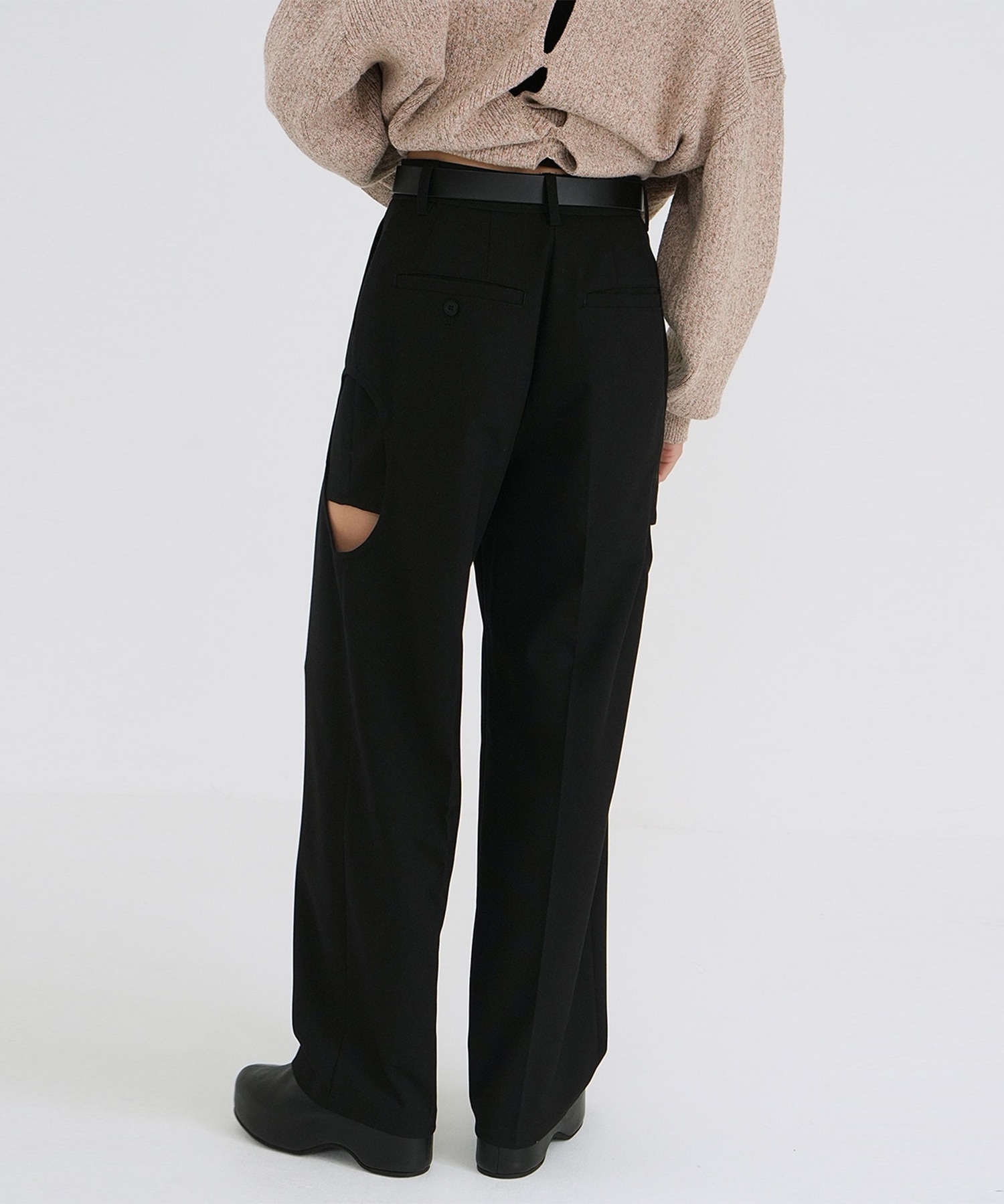 SIDE CIRCLE CUT PANTS CLANE