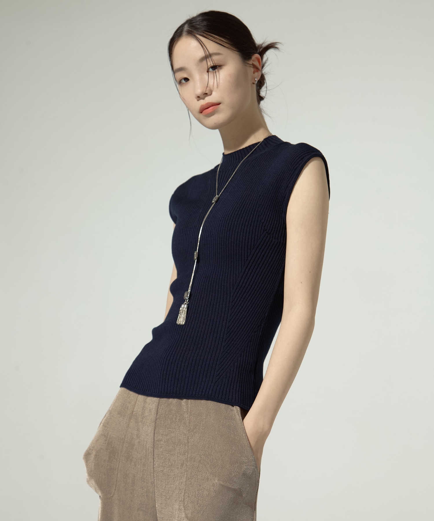 Metal fringe loop tie TOGA