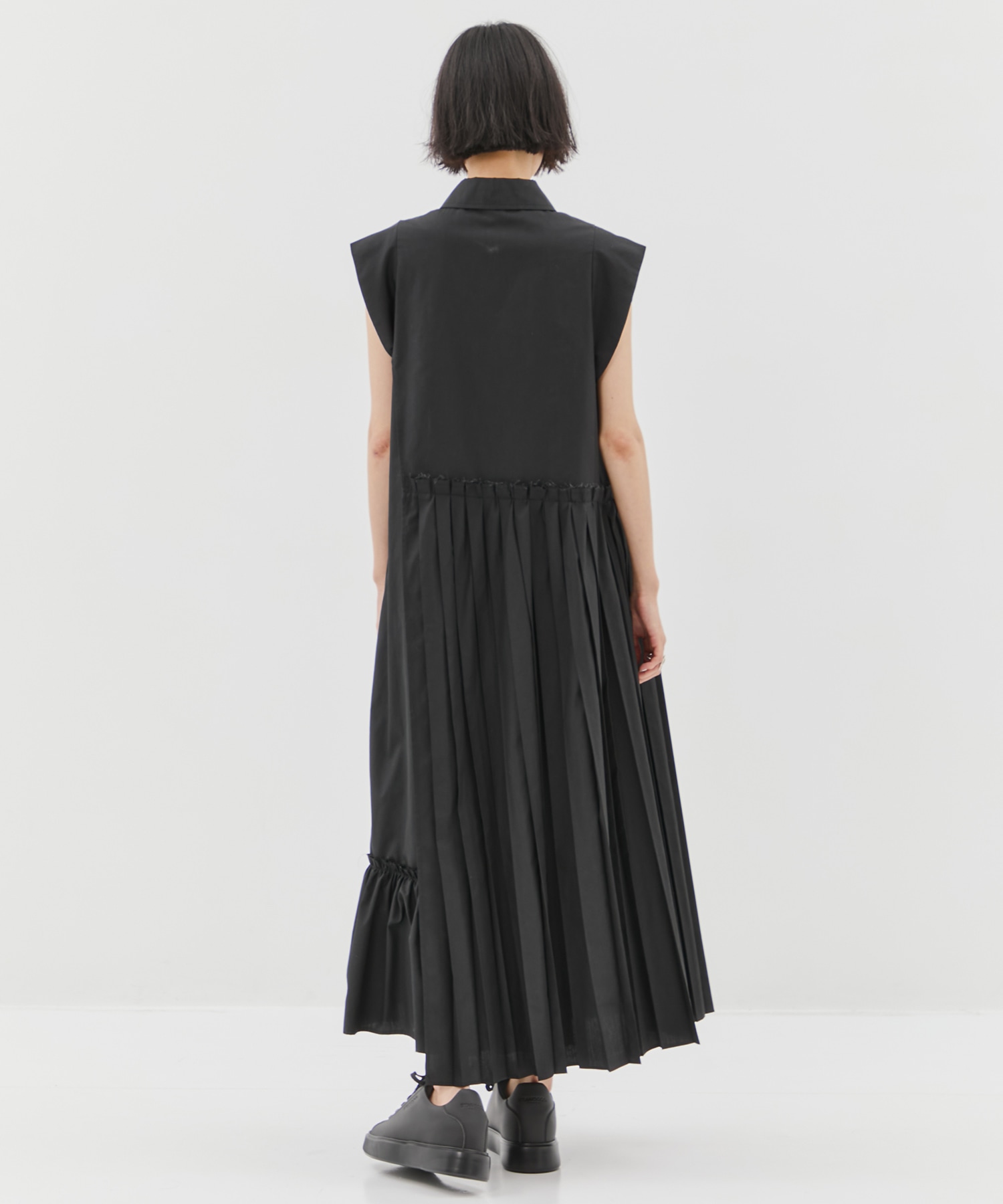 Asymmetry pleats one-piece STUDIOUS