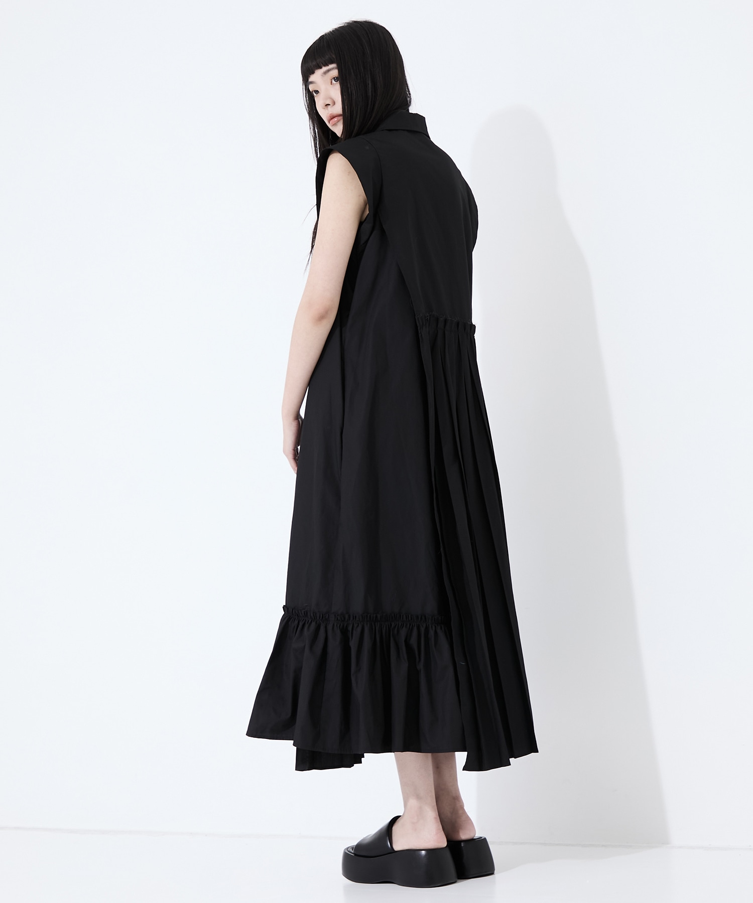 Asymmetry pleats one-piece STUDIOUS