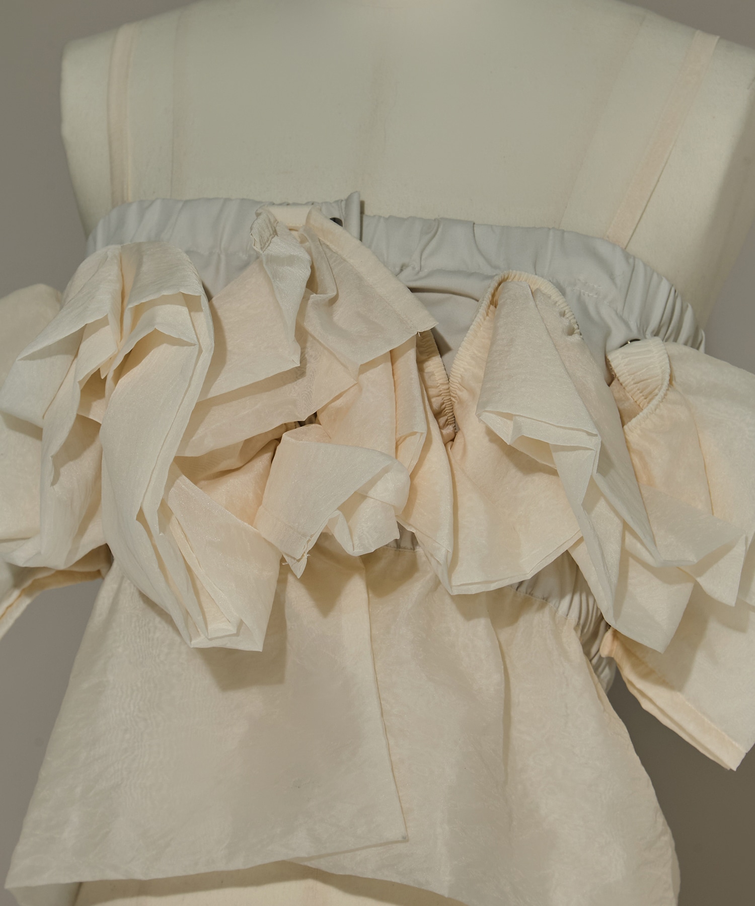 別注frower frill vest HOUGA