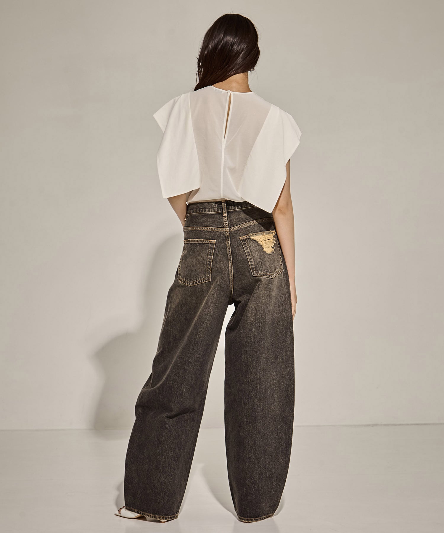 Damaged Barrel Leg Jeans STUDIOUS
