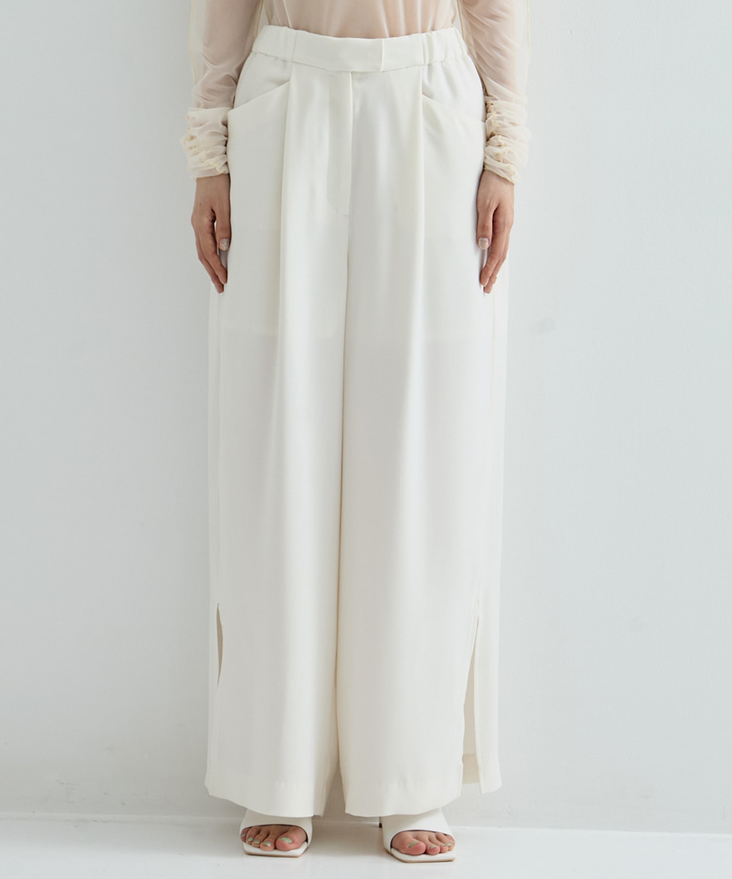 BACK SATIN SIDE SLIT PANTS STUDIOUS
