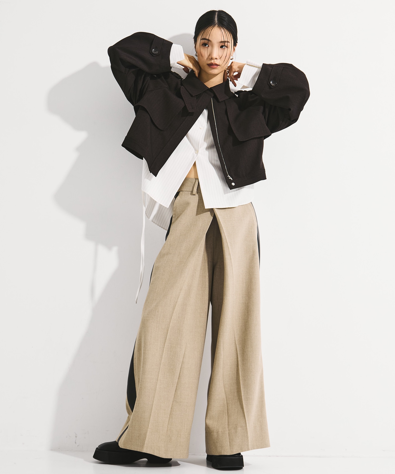 BACK GATHER SHORT TRENCH BLOUSON STUDIOUS