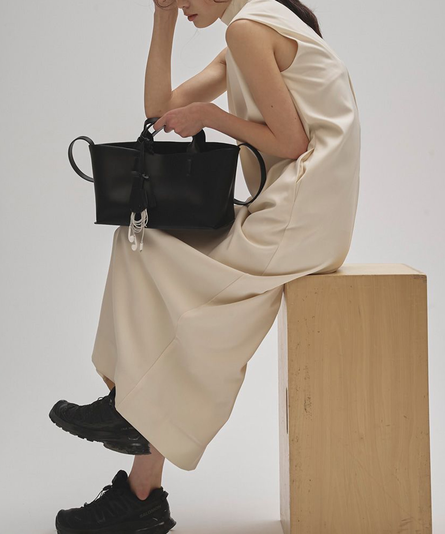 Useful Leather Bag (M) TODAYFUL