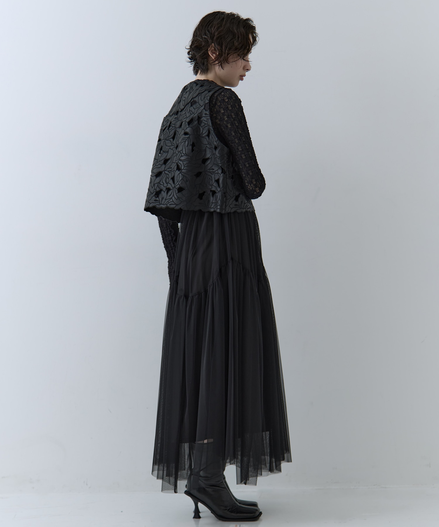 UND LACE CUTWORK VEST　TOP AMERI