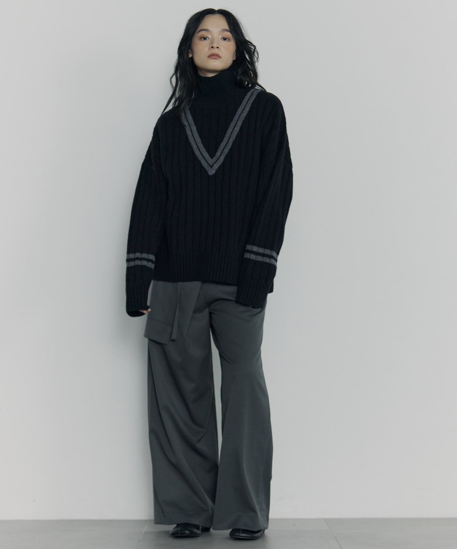 Lines Turtle Neck Knit UJOH