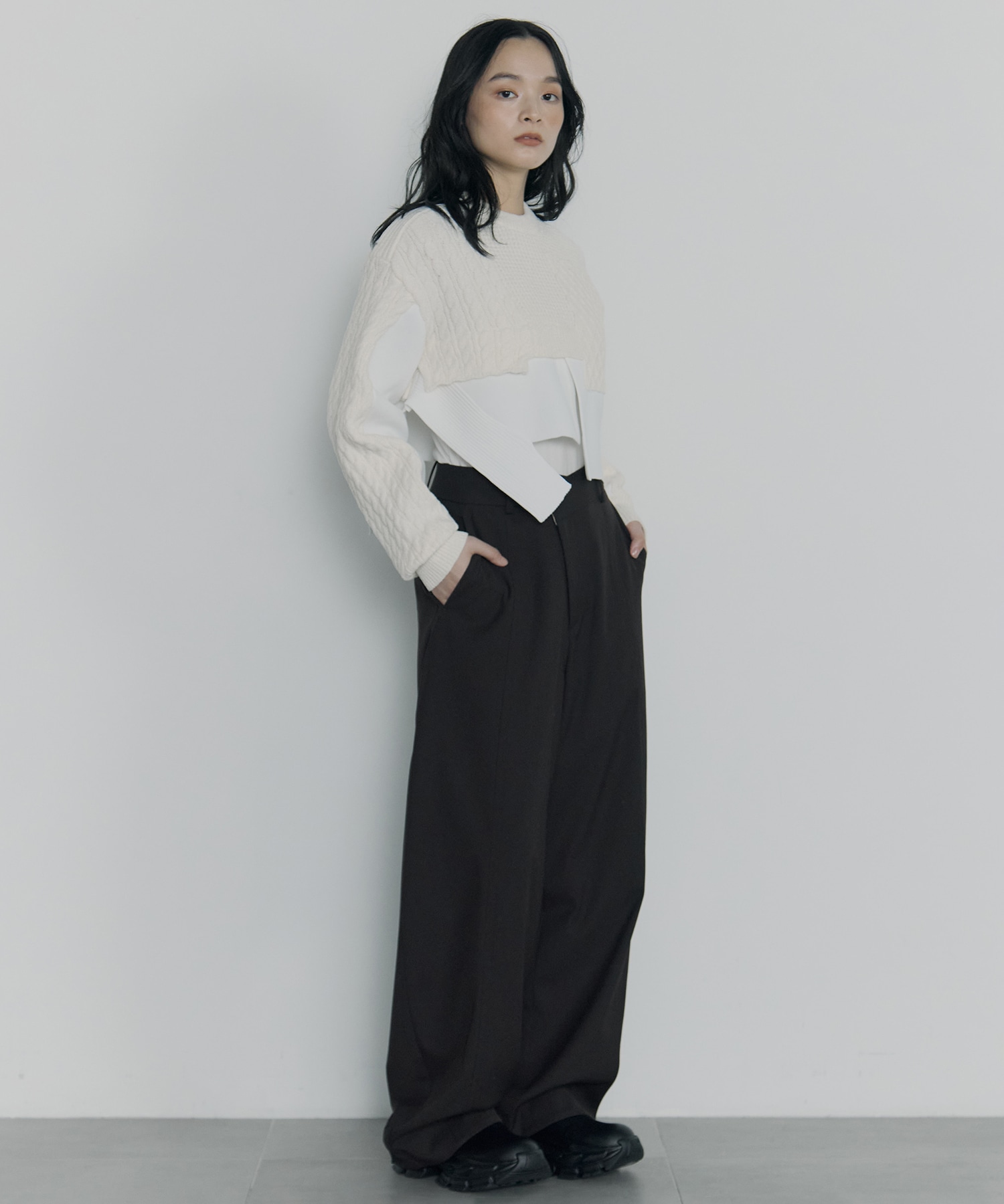 CABLE LAYER SHORT KNIT TOP UN3D.