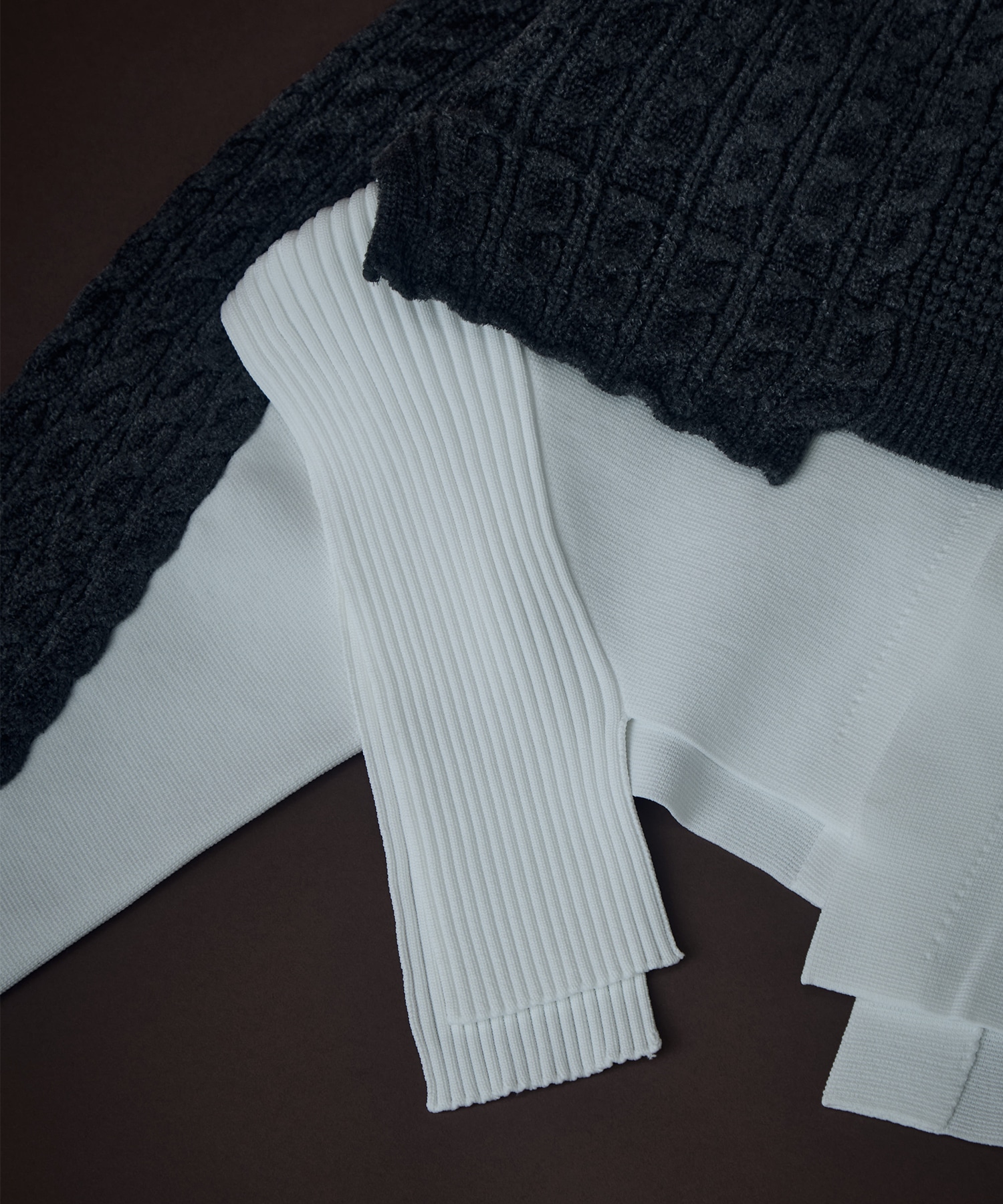 CABLE LAYER SHORT KNIT TOP UN3D.