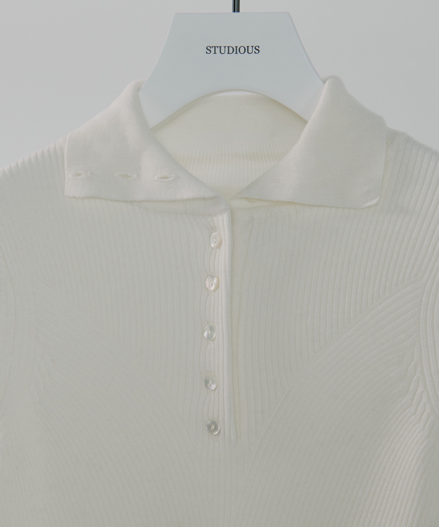 UND HIGH NECK BUTTON KNIT TOP AMERI