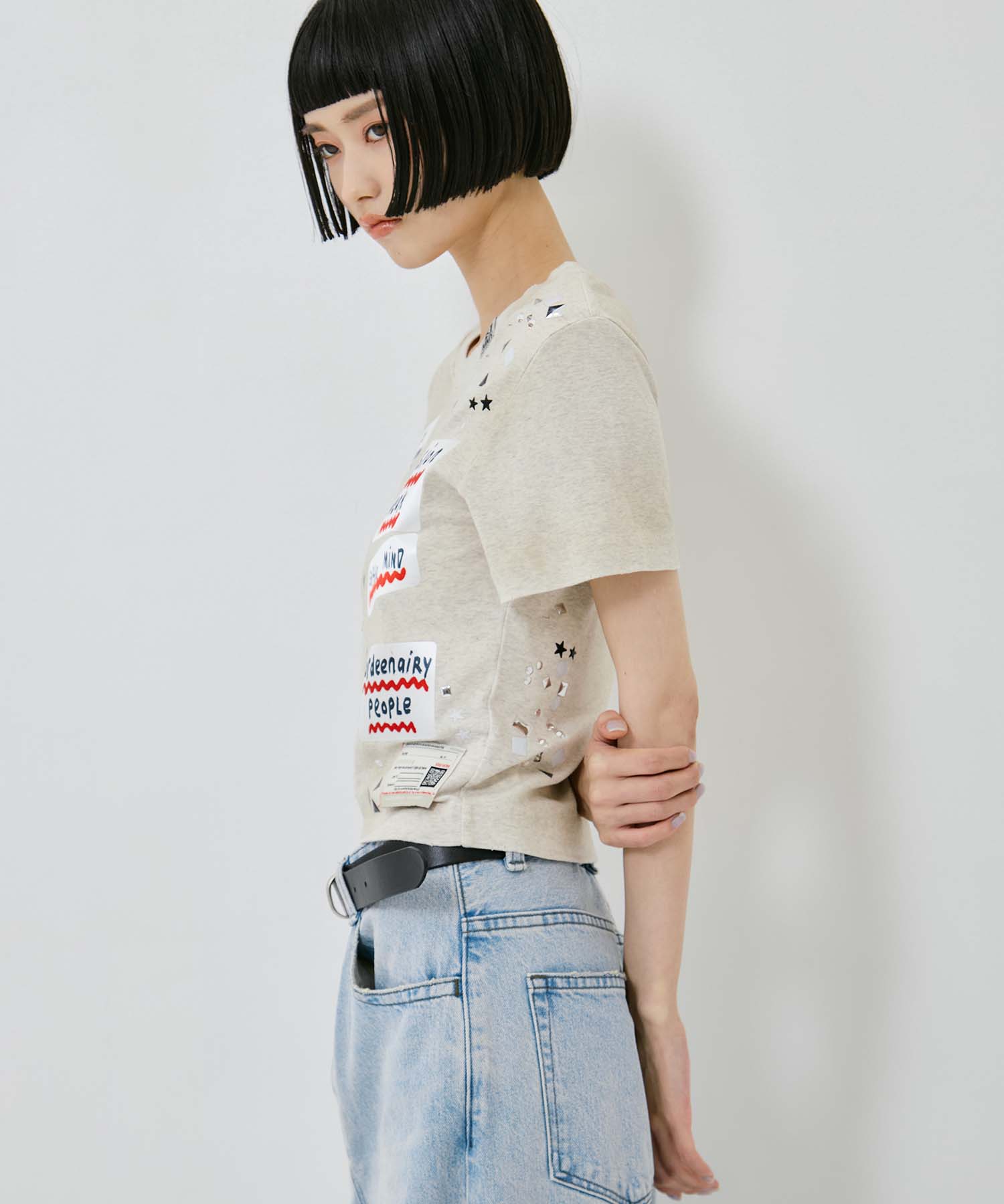 EMBELLISHED STICKER TEE Maison MIHARA YASUHIRO