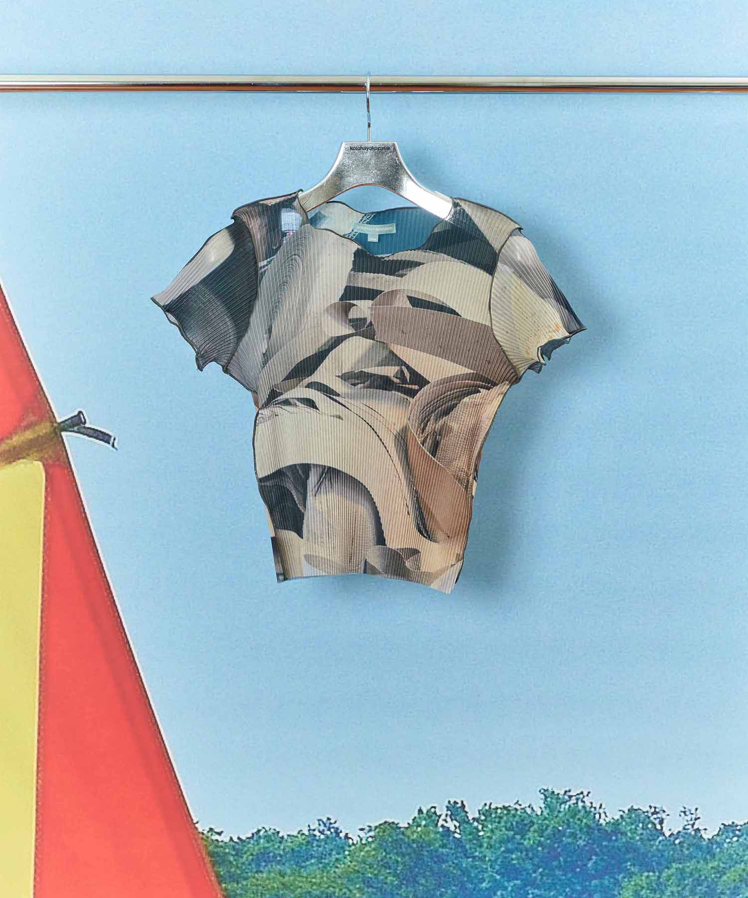 SHEER GRAPHIC TINY TOP kotohayokozawa