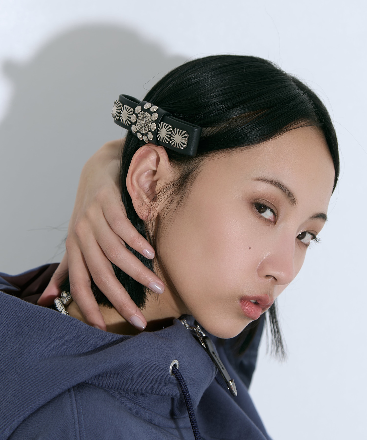 Concho leather barrette TOGA