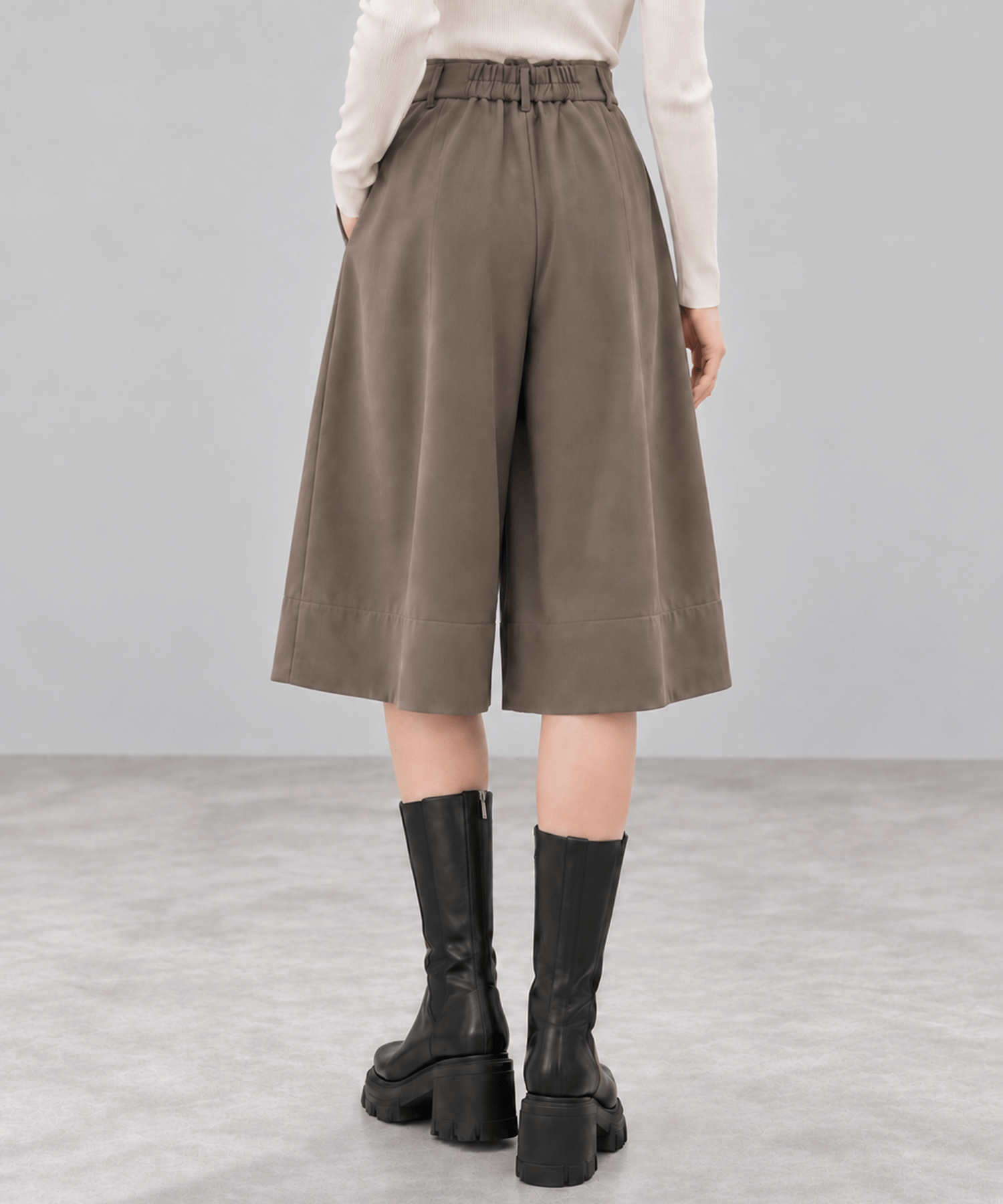 Tucked Bermuda Shorts STUDIOUS