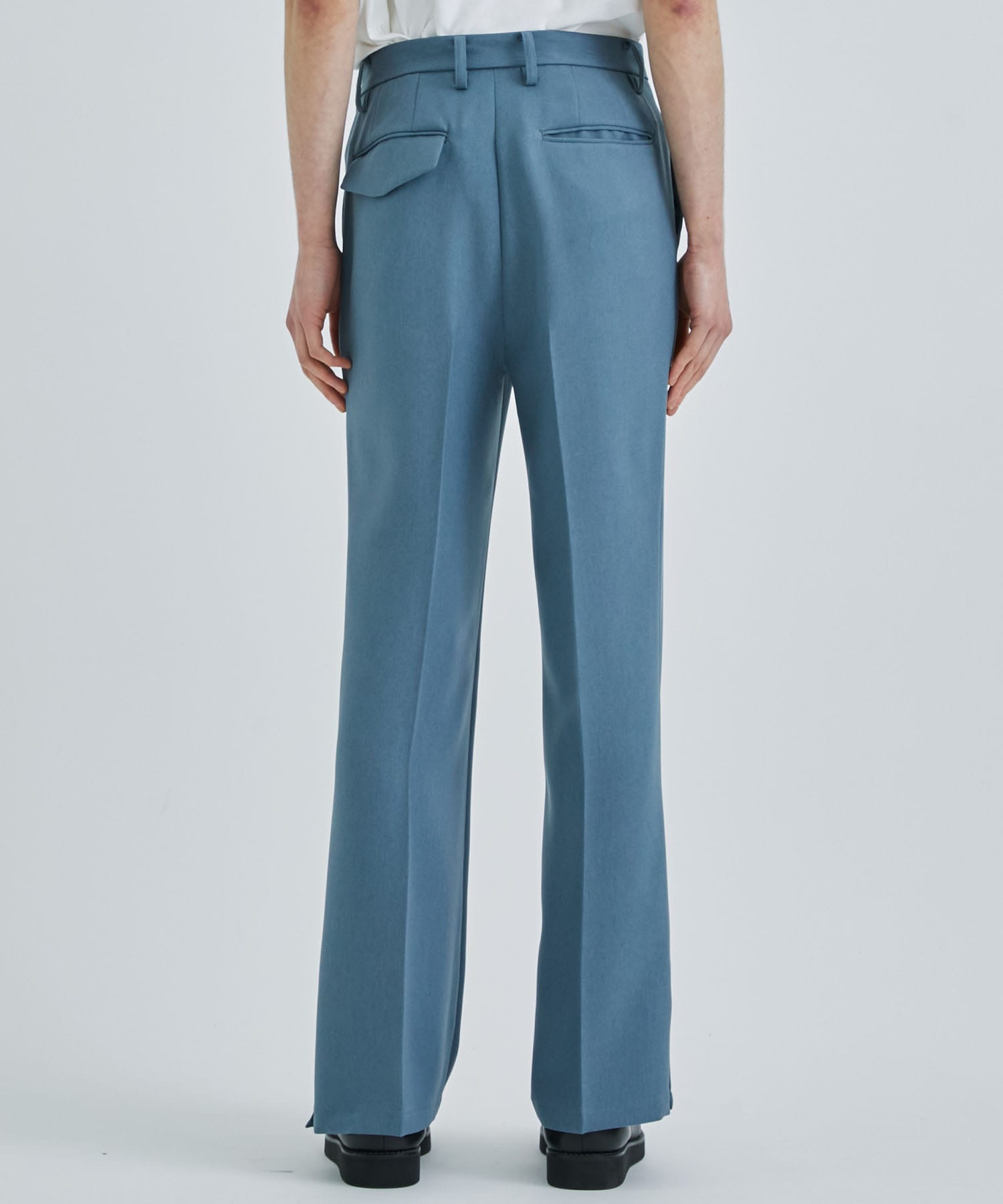 SLIT FLARE SLACKS | LiNoH