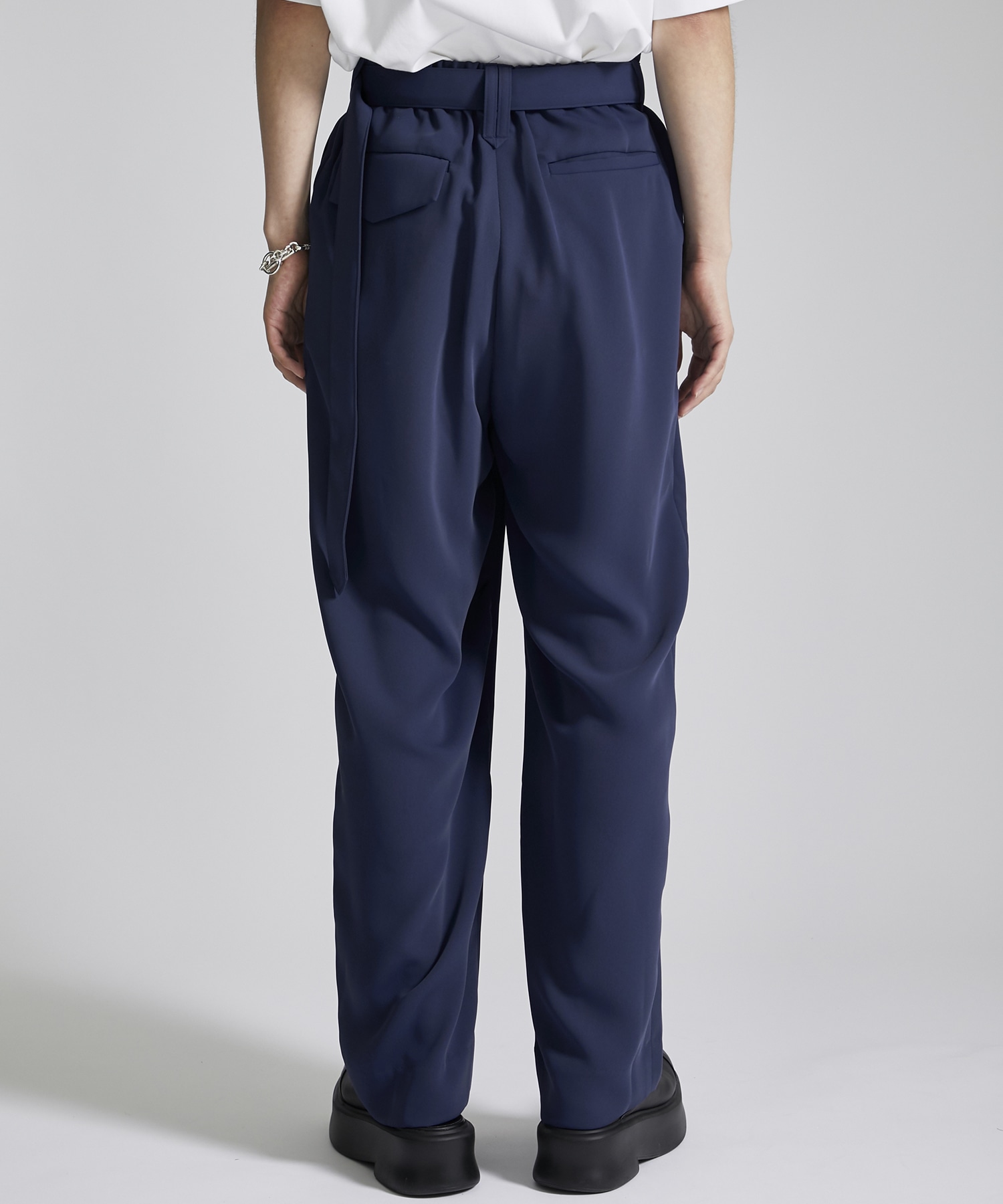 2 Tuck Wide Pants with long belt(2 BLUE): CULLNI: MENS｜ STUDIOUS 