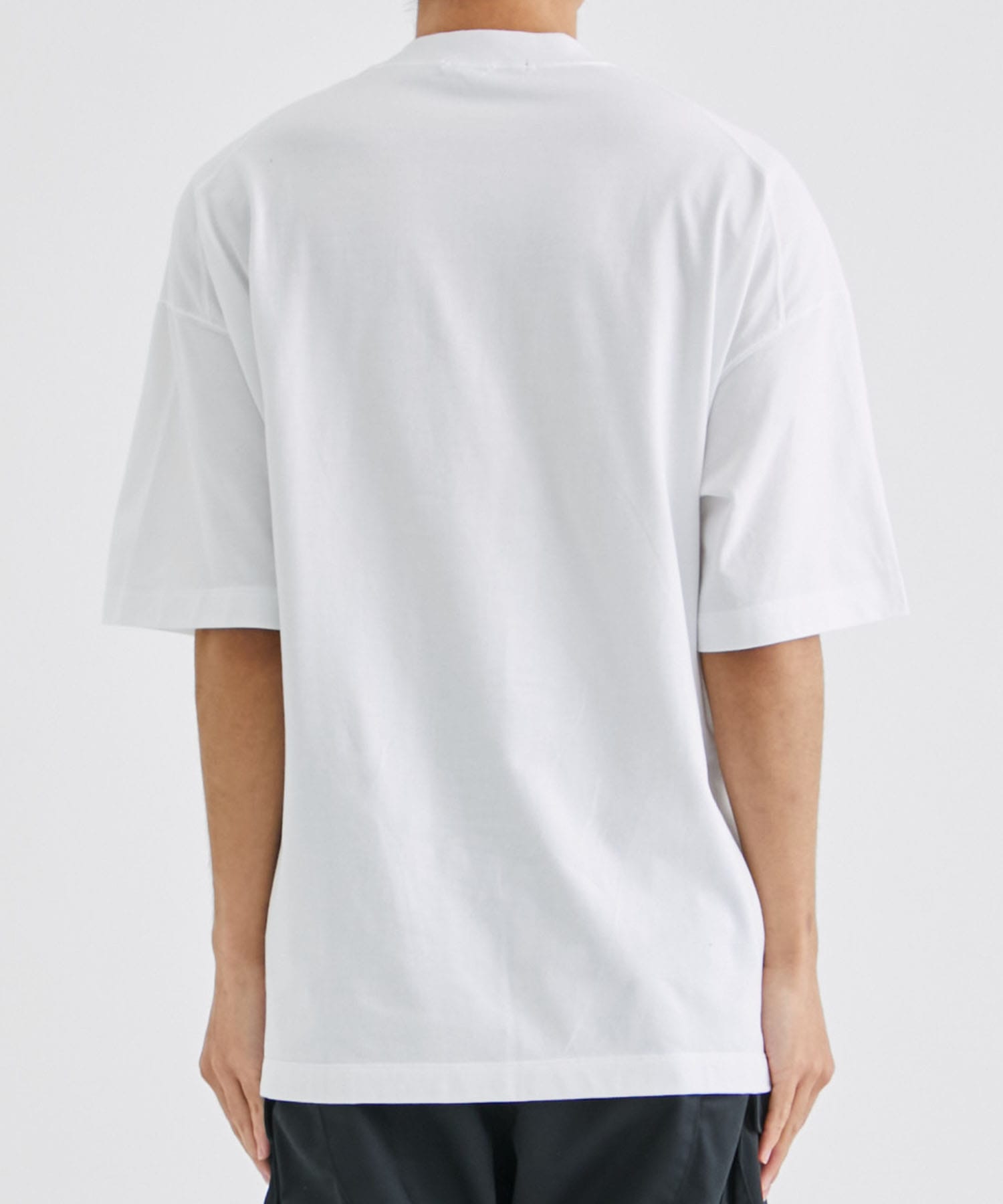 PHOTO DESIGN TEE Embrace B ALMOSTBLACK