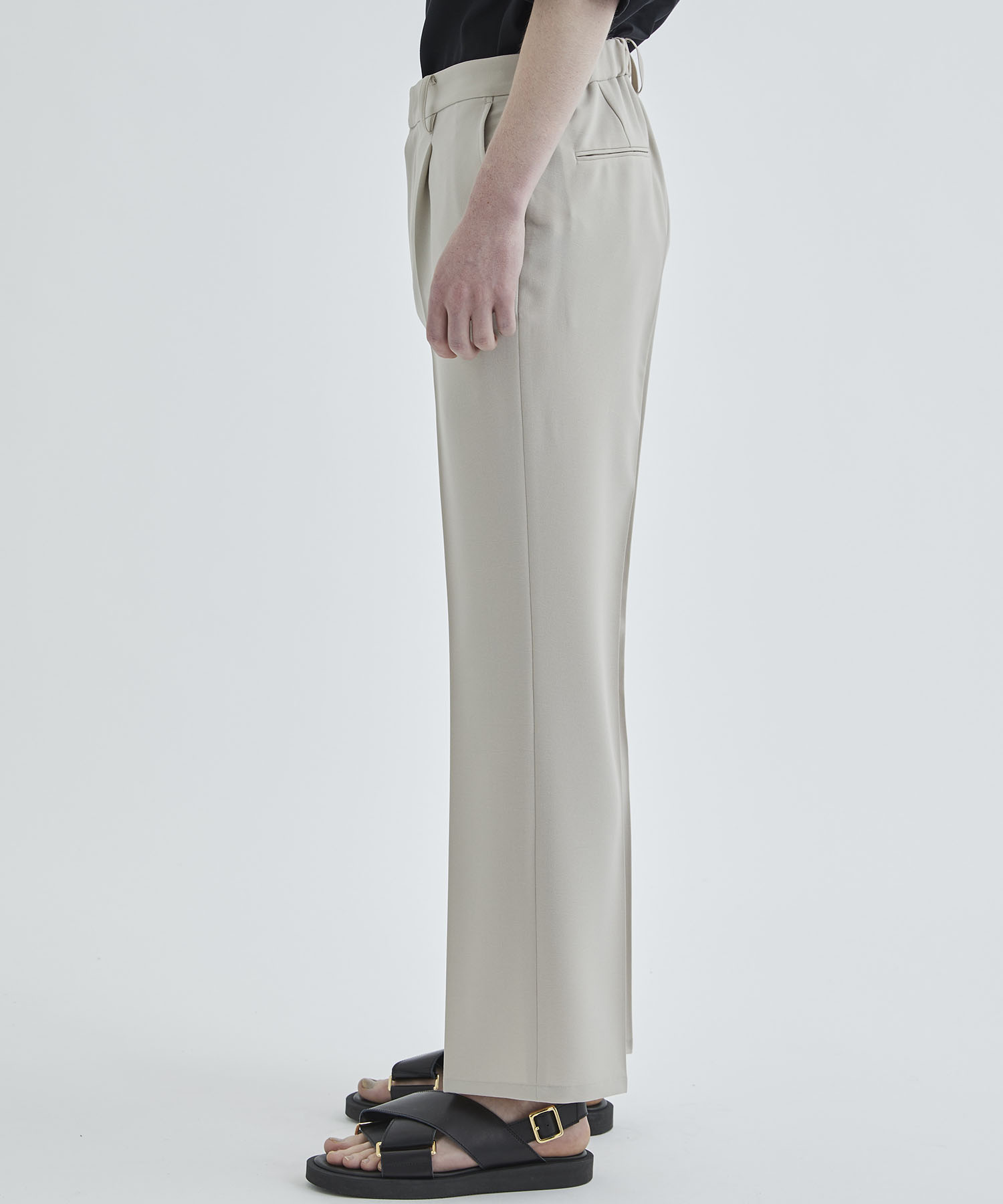 FEEL AIRストレートスラックス STUDIOUS