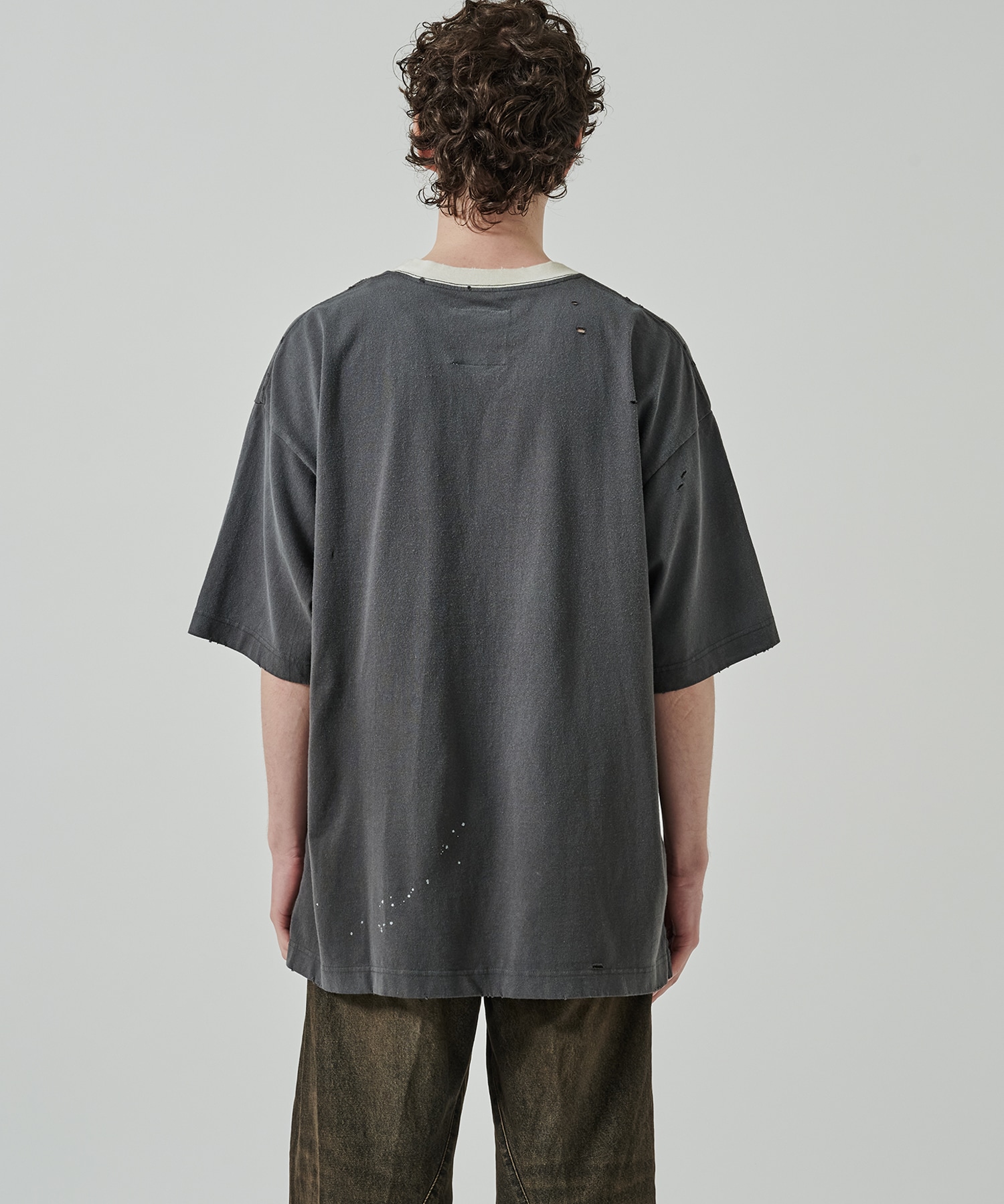 SMILY FACE PRINTEDDISTRESSED TEE Maison MIHARA YASUHIRO