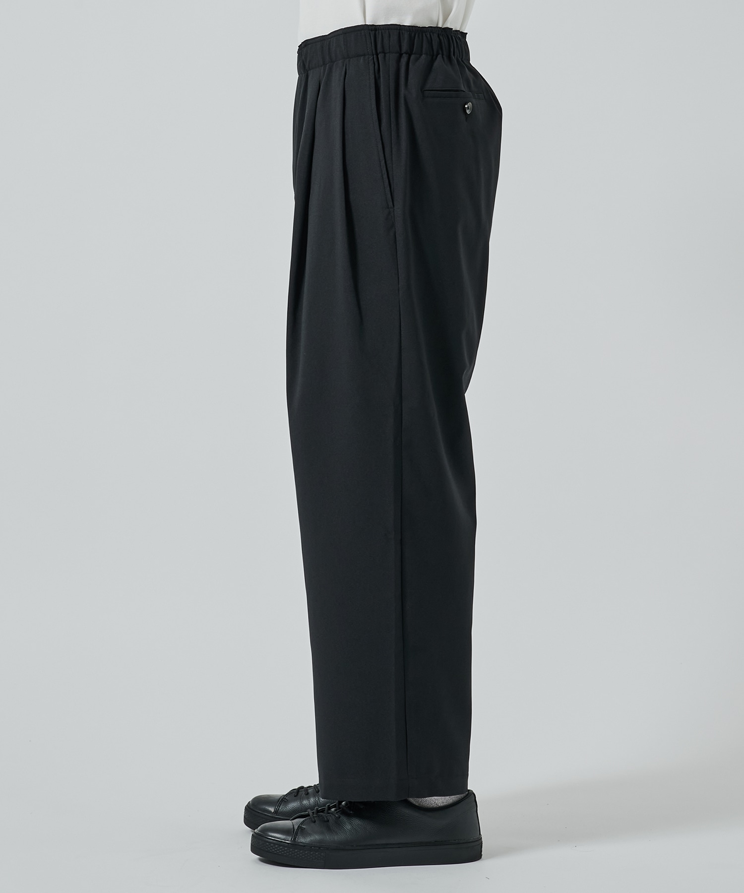 〈別注〉TWO TUCK EASY TROUSERS MARKAWARE/marka