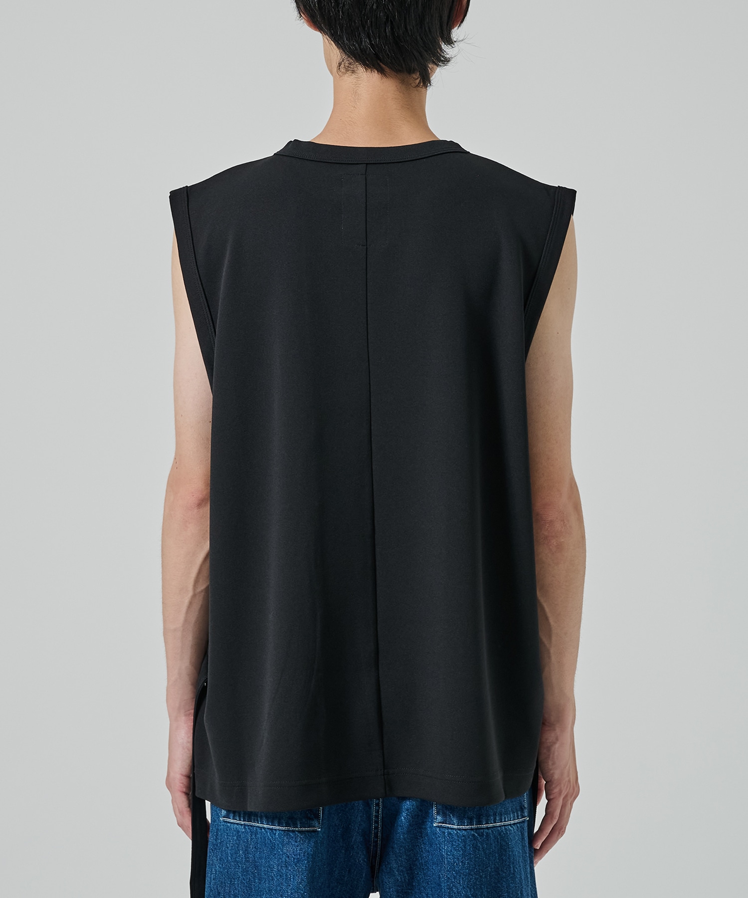 NO SLEEVE TEE SHAREEF