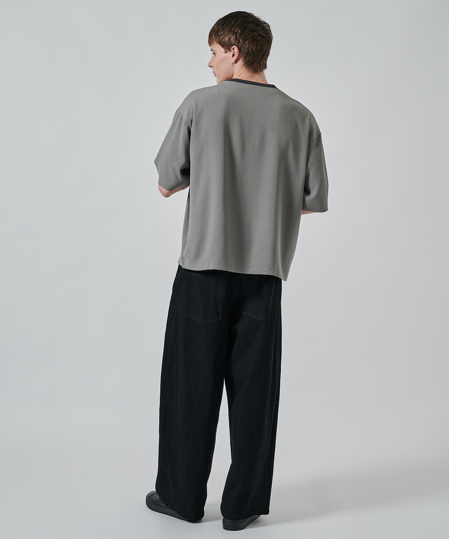 DRY DOBBY LEATHER POCKET TEE STUDIOUS