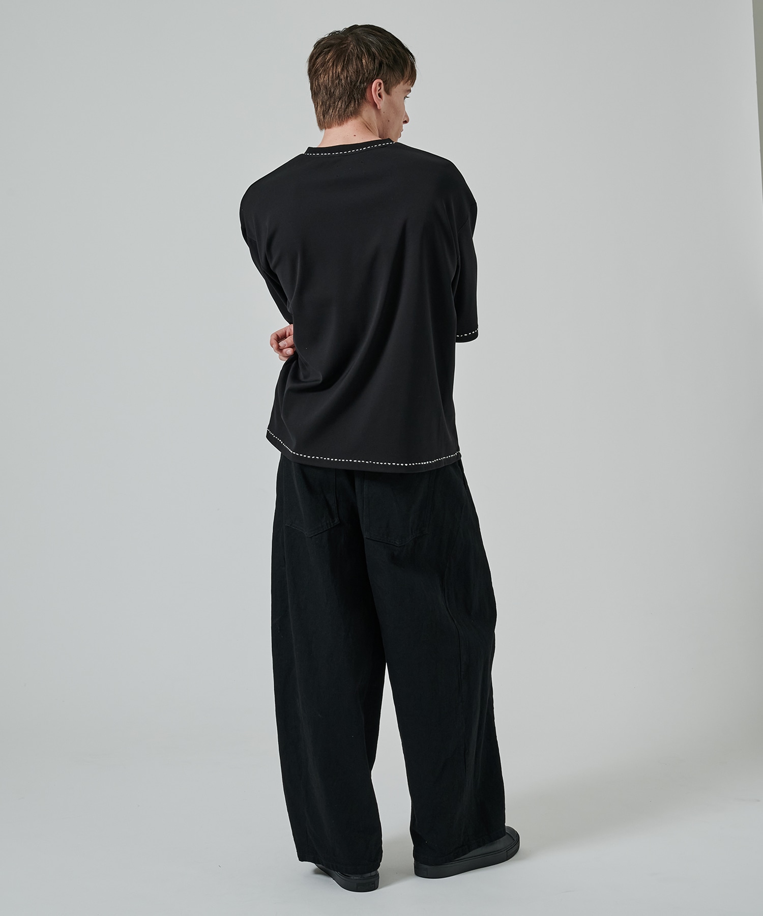 HAND STITCH TEE STUDIOUS