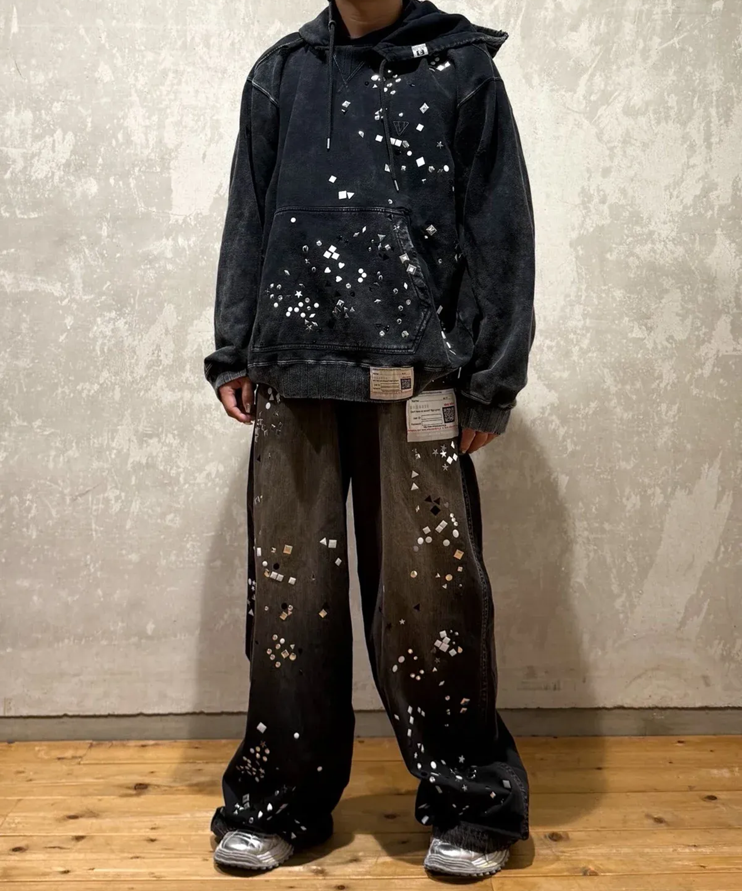 EMBELLISHED BLEACHED HOODIE Maison MIHARA YASUHIRO