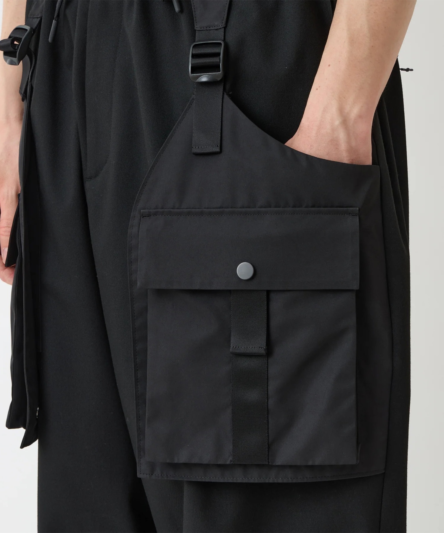 CARGO SAROUEL PANTS White Mountaineering